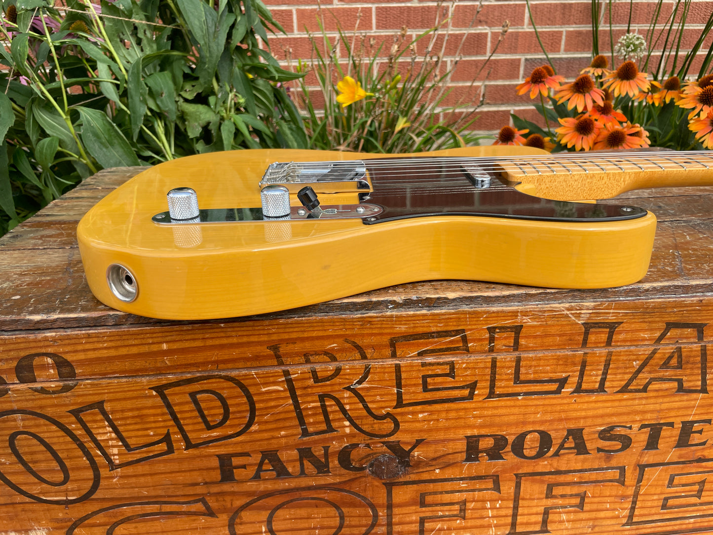 2001 Fender American Vintage '52 Telecaster Reissue Electric Guitar Butterscotch Blonde w/ Case 52RI