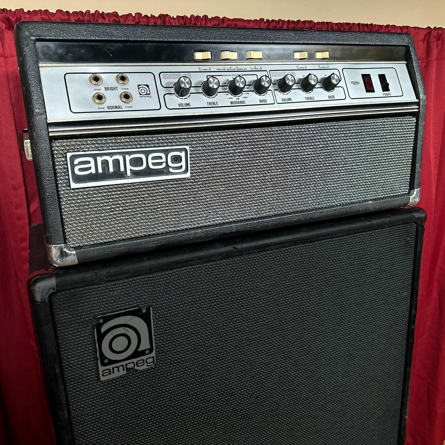 1976 Ampeg SVT Black Curved Line 300 Watt Bass Amplifier Head