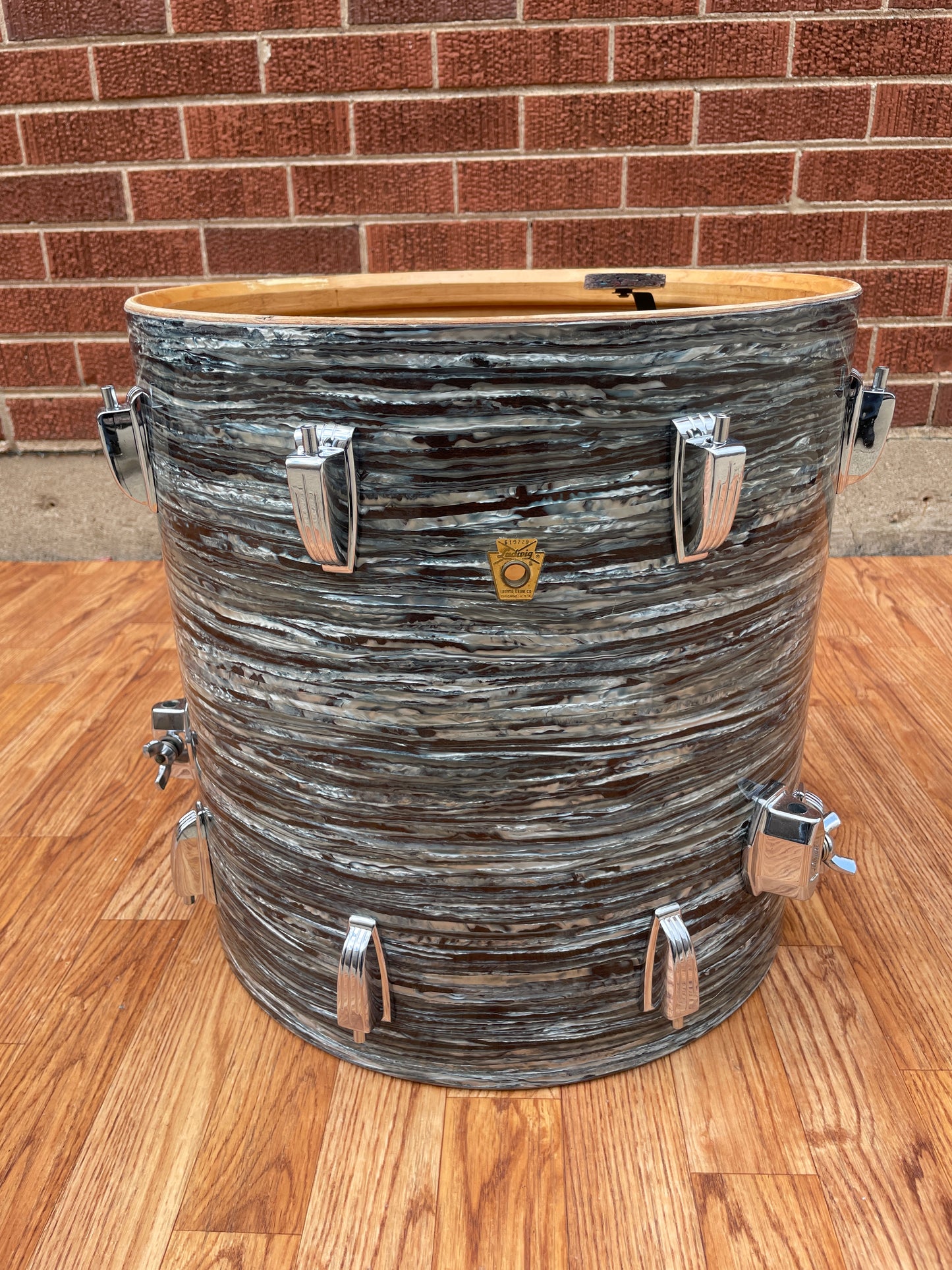 1960s Ludwig 16x18 Floor Tom Drum Oyster Blue Pearl