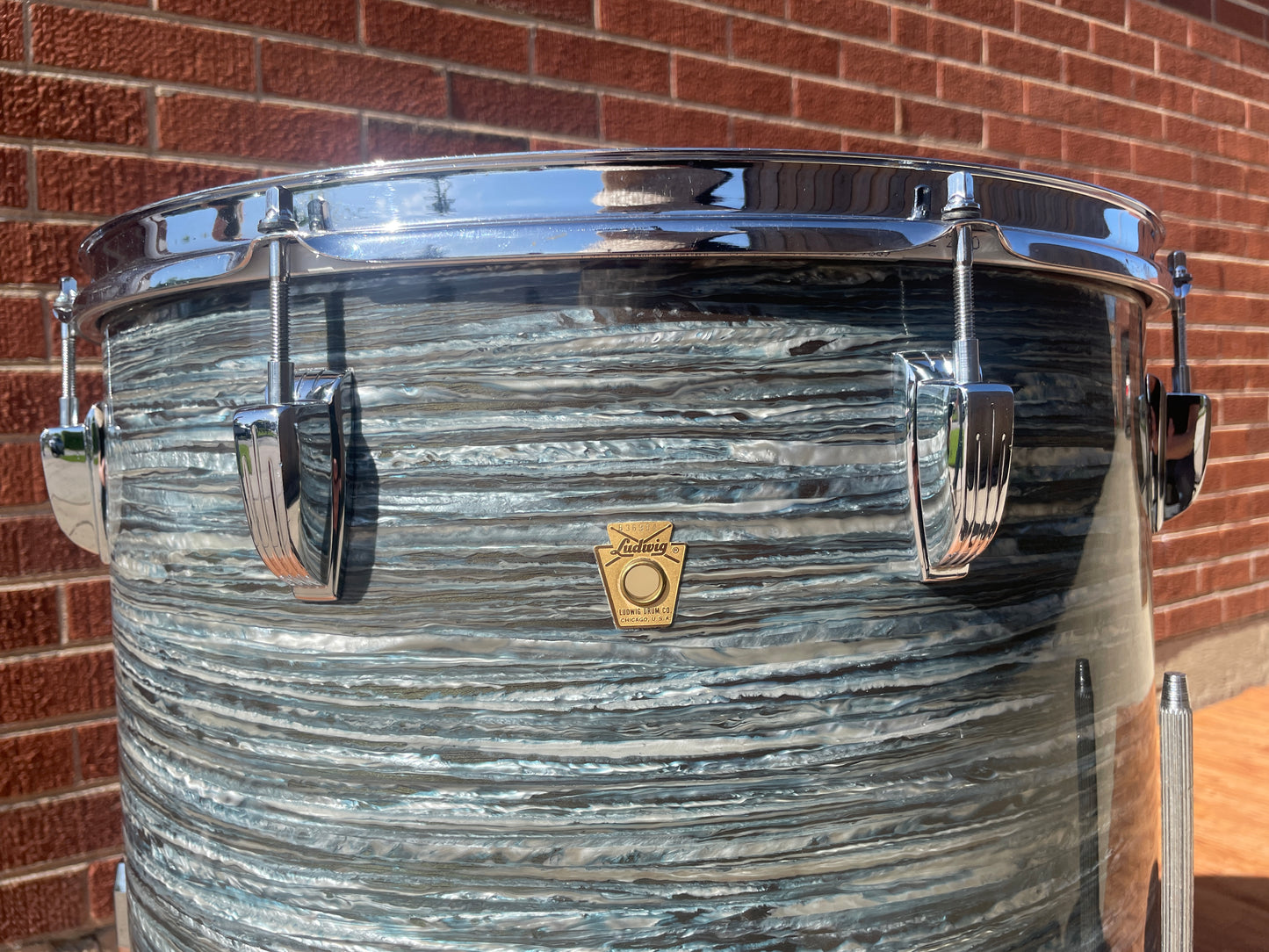 1960s Ludwig 16x18 Floor Tom Drum Oyster Blue Pearl