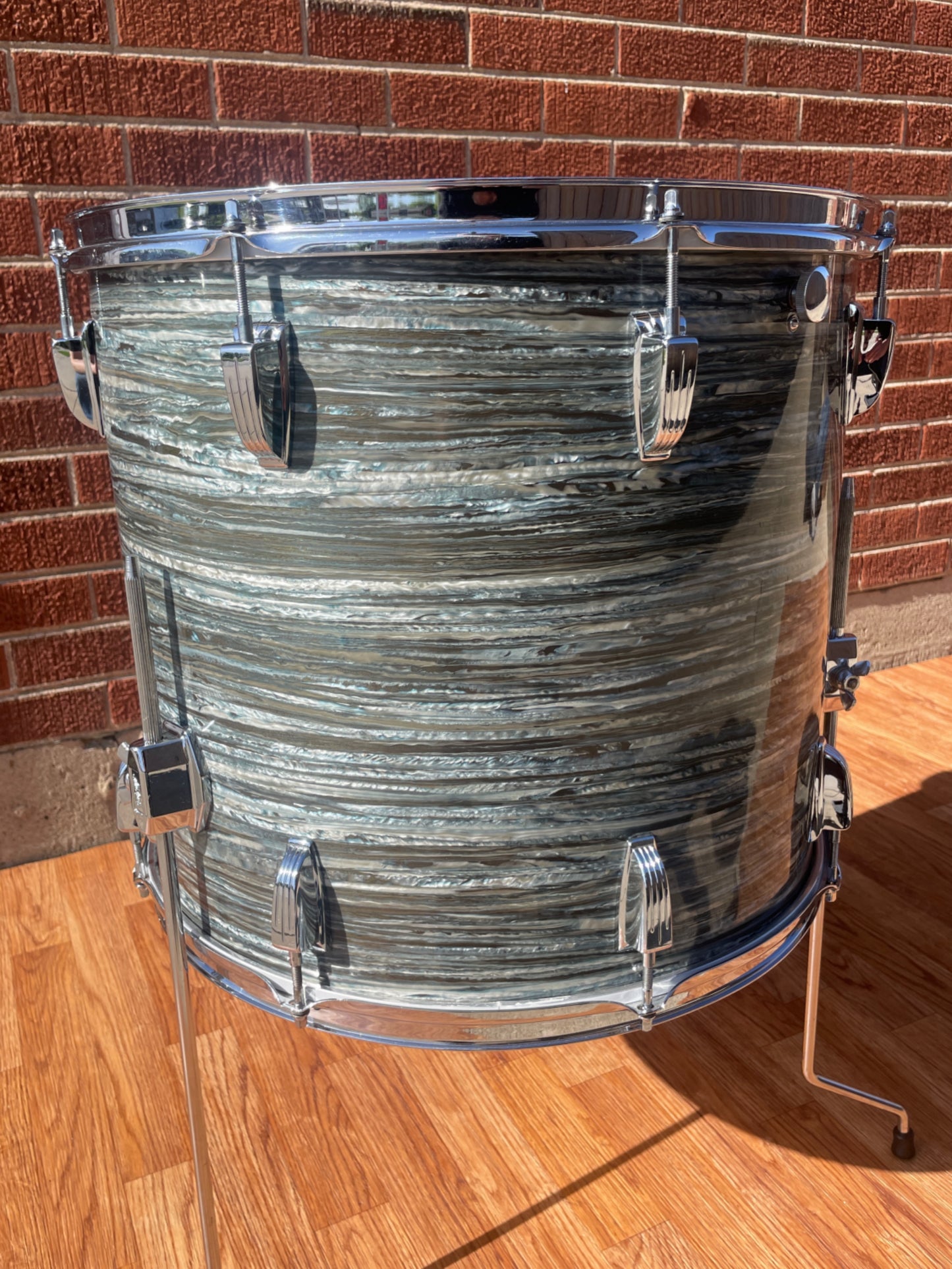 1960s Ludwig 16x18 Floor Tom Drum Oyster Blue Pearl