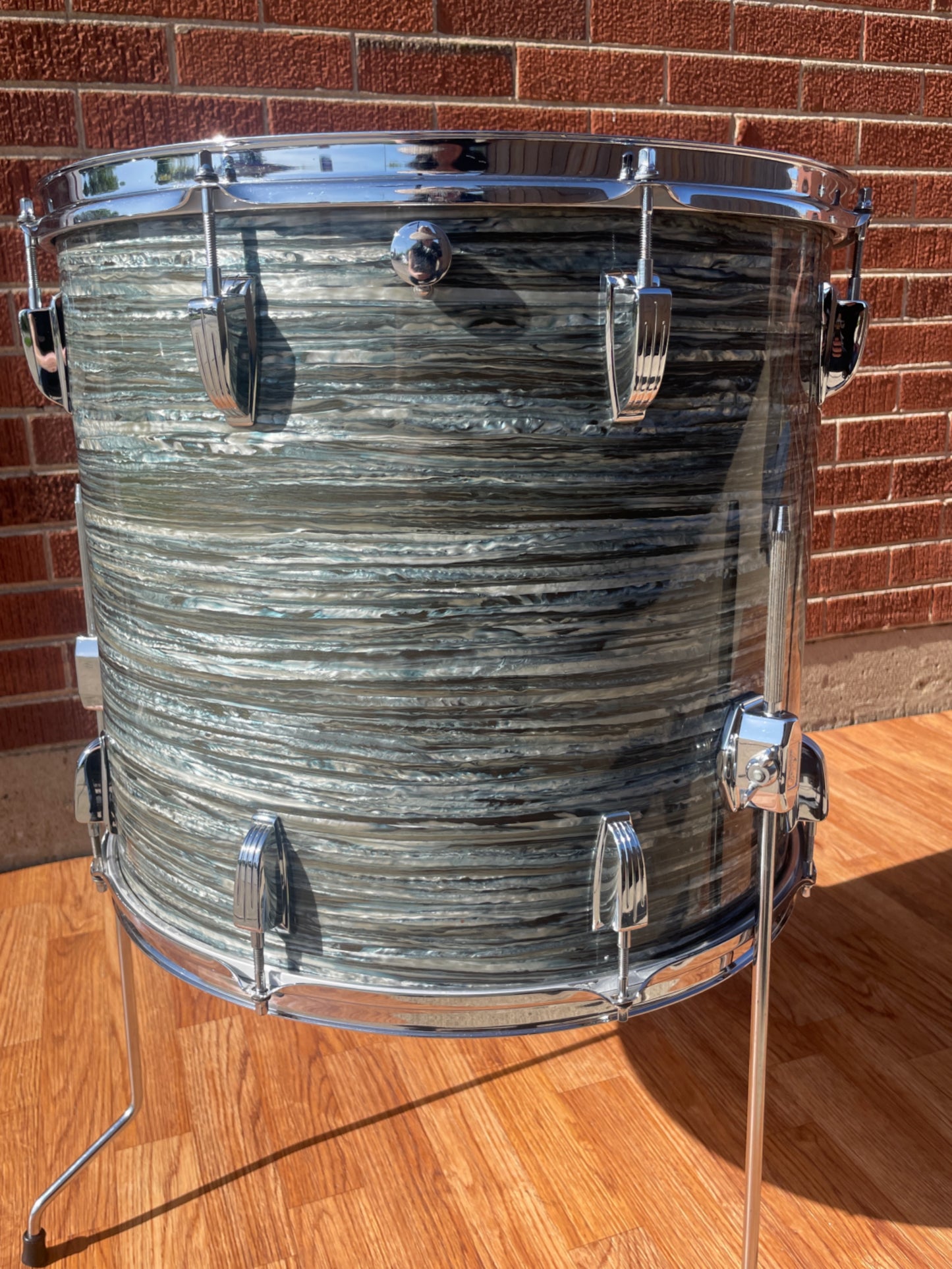 1960s Ludwig 16x18 Floor Tom Drum Oyster Blue Pearl