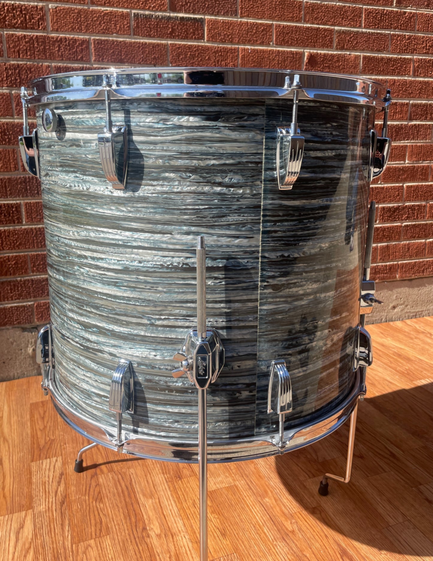 1960s Ludwig 16x18 Floor Tom Drum Oyster Blue Pearl