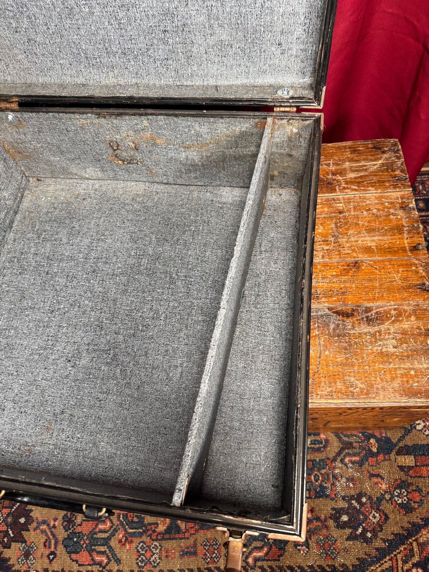 1960s Ludwig no. 8025 Suitcase-Style Snare Drum Case