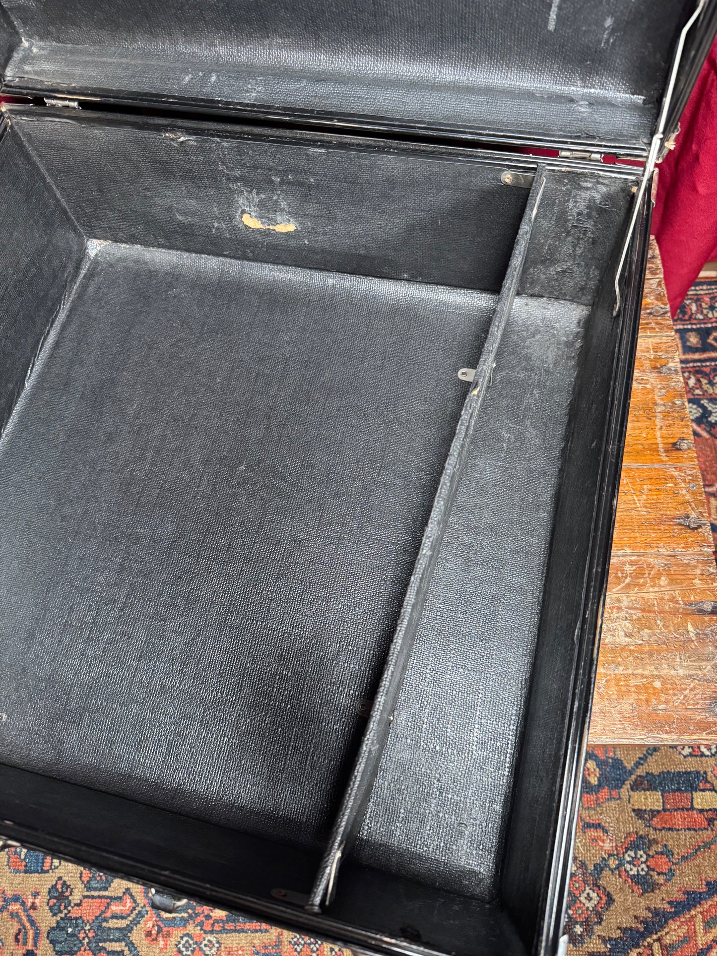 1960s Ludwig no. 8025 Suitcase-Style Snare Drum Case