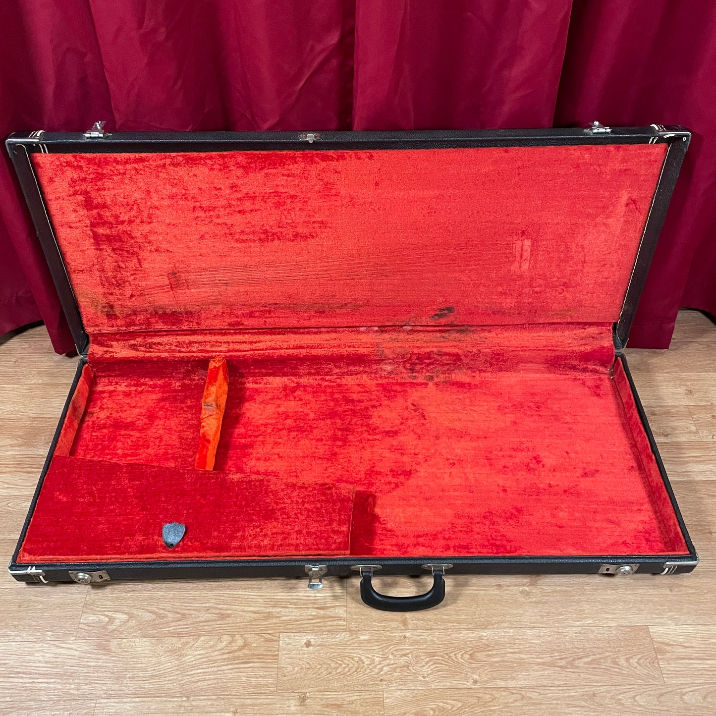 Vintage 1960s Rickenbacker 330/360 Guitar Case Black Tolex w/ Red Interior