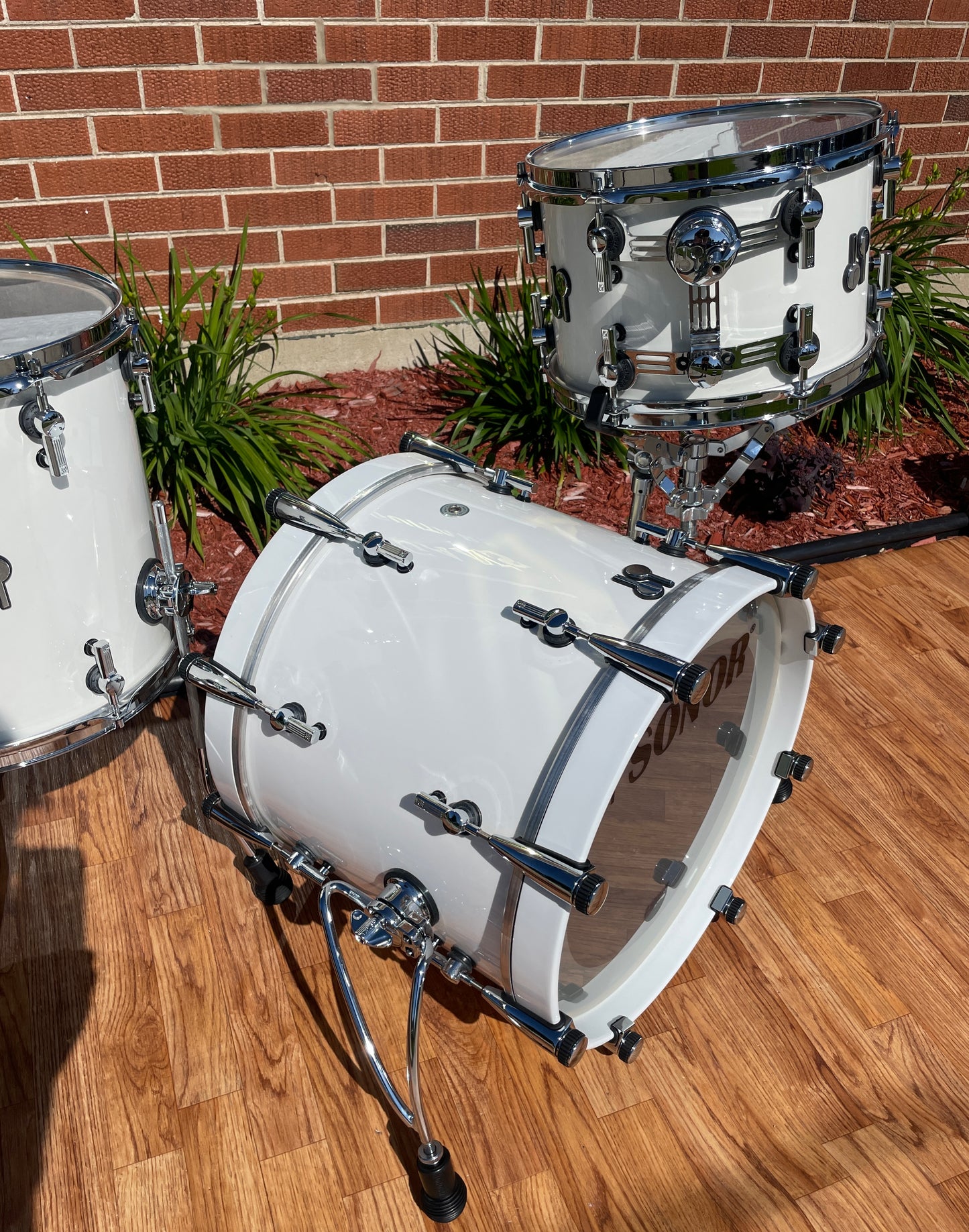 Sonor SQ2 Maple Medium Bop Drum Set 18/12/14/6x14 Pure White