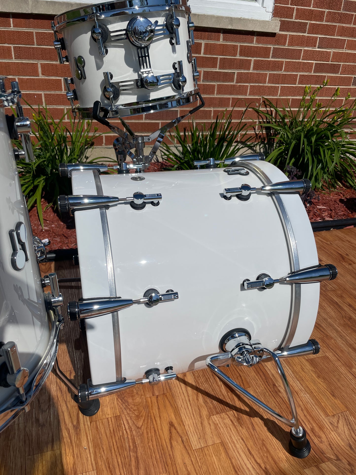 Sonor SQ2 Maple Medium Bop Drum Set 18/12/14/6x14 Pure White
