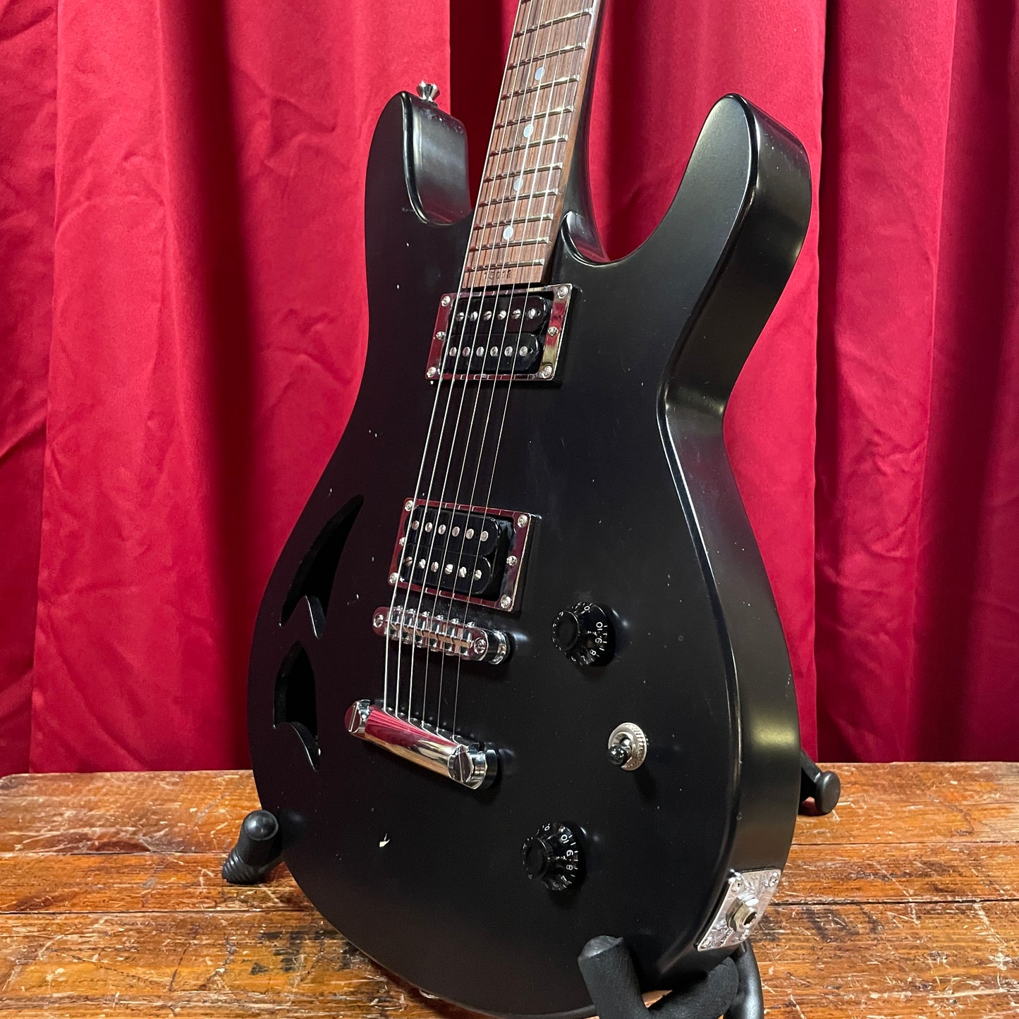 Kurt Wilson Semi Hollow Arrowhead Flat Black Guitar