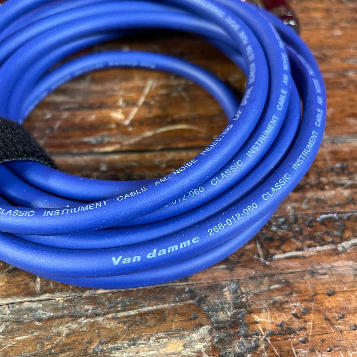 Lava Custom Shop Van Damme Instrument Cable 10 Foot Straight to Right Angle