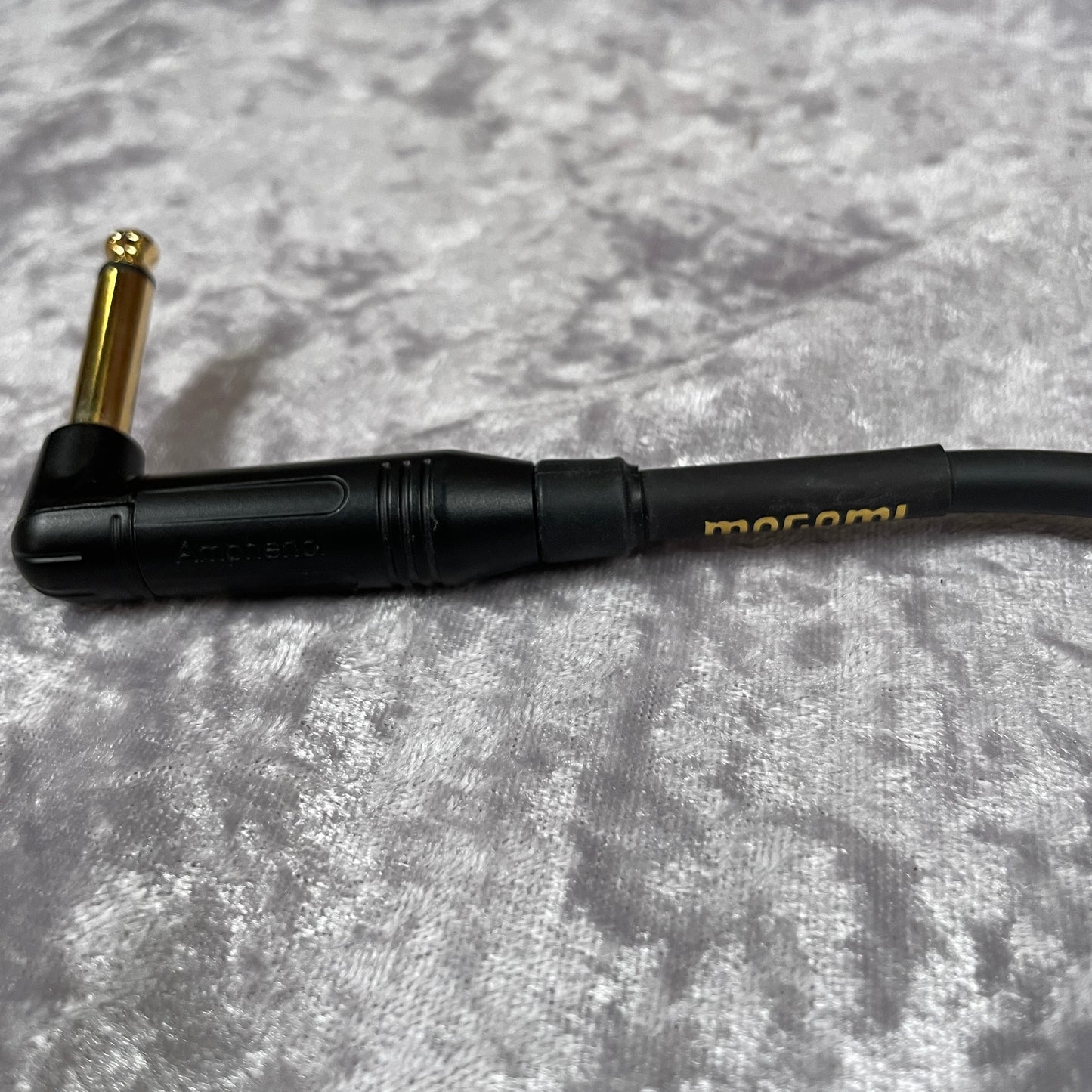 Mogami 10in Gold Instrument Patch Cable With Right Angle Connectors