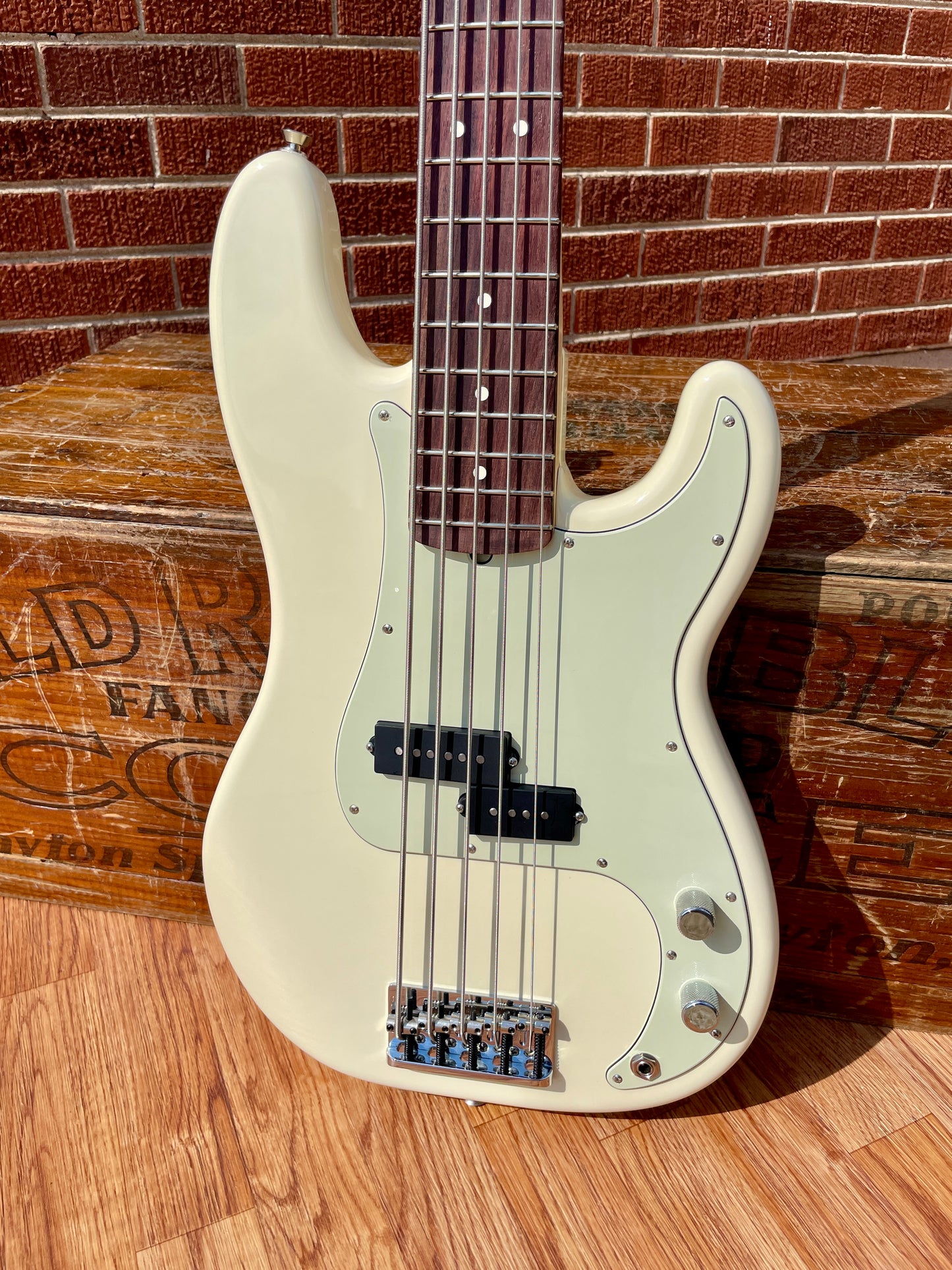 2019 Fender American Professional Precision Bass V 5-String Olympic White w/ OHSC