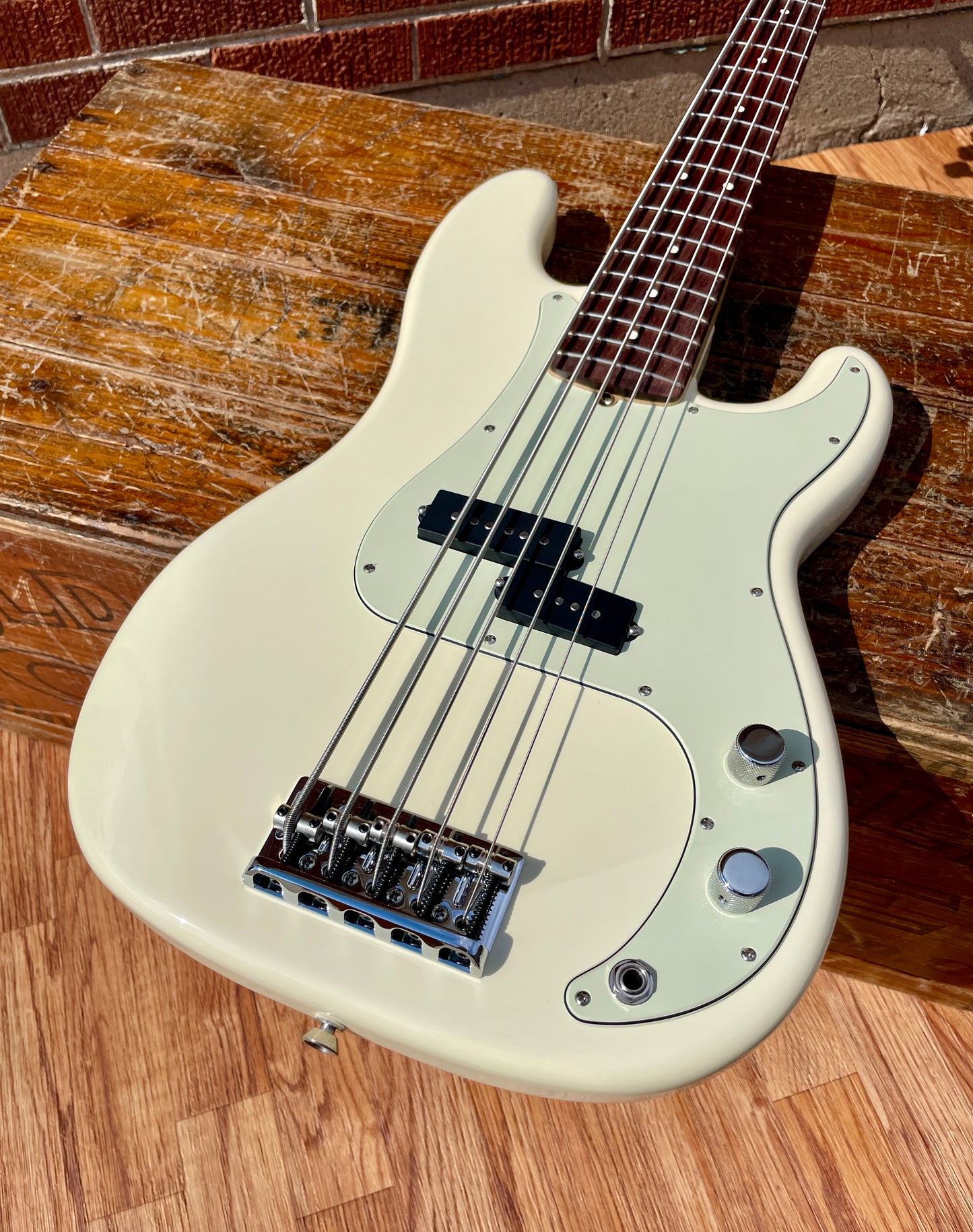 2019 Fender American Professional Precision Bass V 5-String Olympic White w/ OHSC