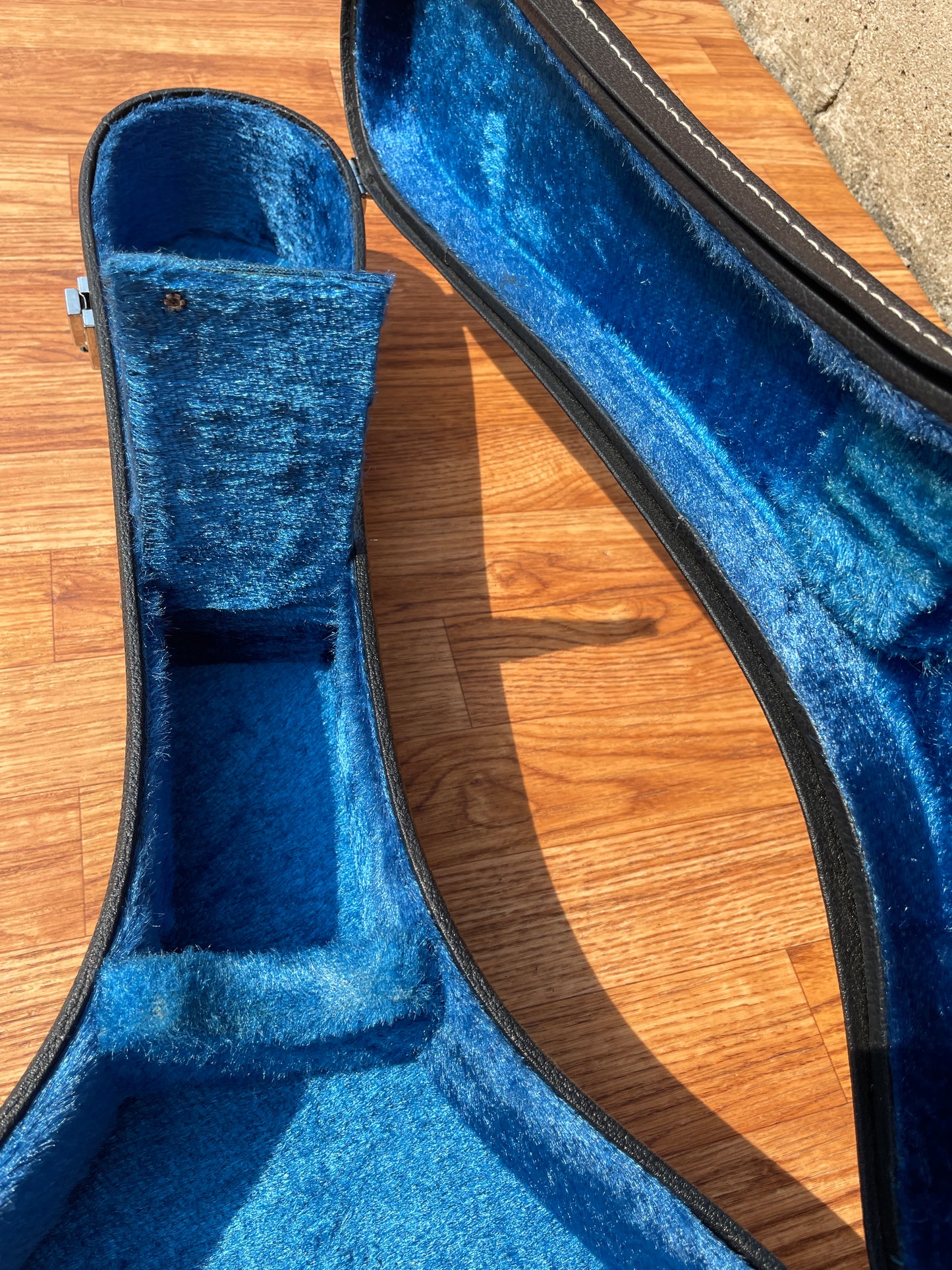 1960s Vintage Blue Liner Classical Guitar Case