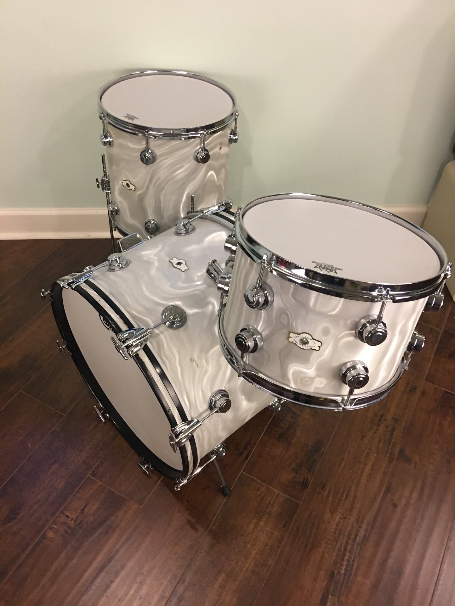 Early 1960s Camco 4 ply Oaklawn Drum Set 20/12/14 White Moire