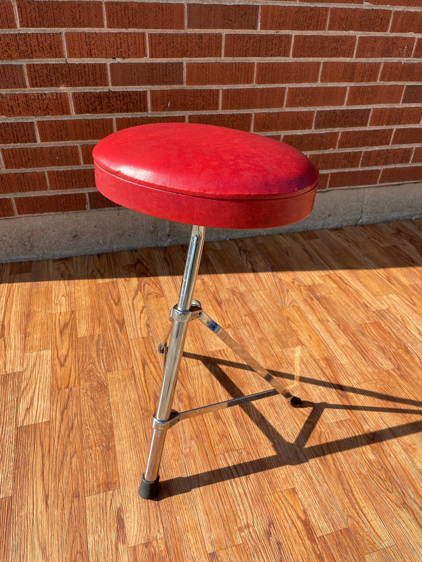 1960s Ludwig No. 1025 Porto-Seat Drum Throne Red