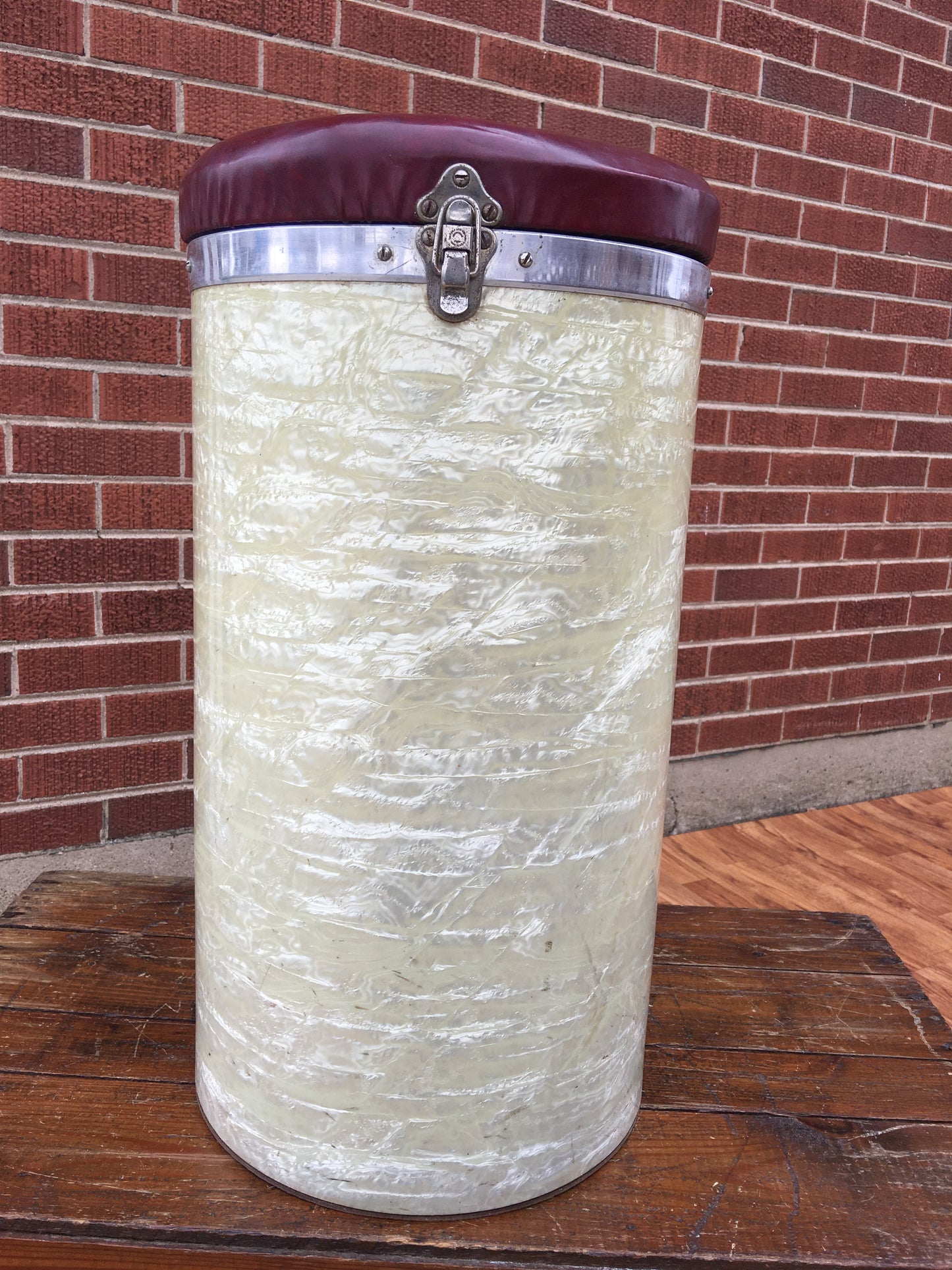 Rare 1950s/1960s Ludwig Canister Throne White Marine Pearl