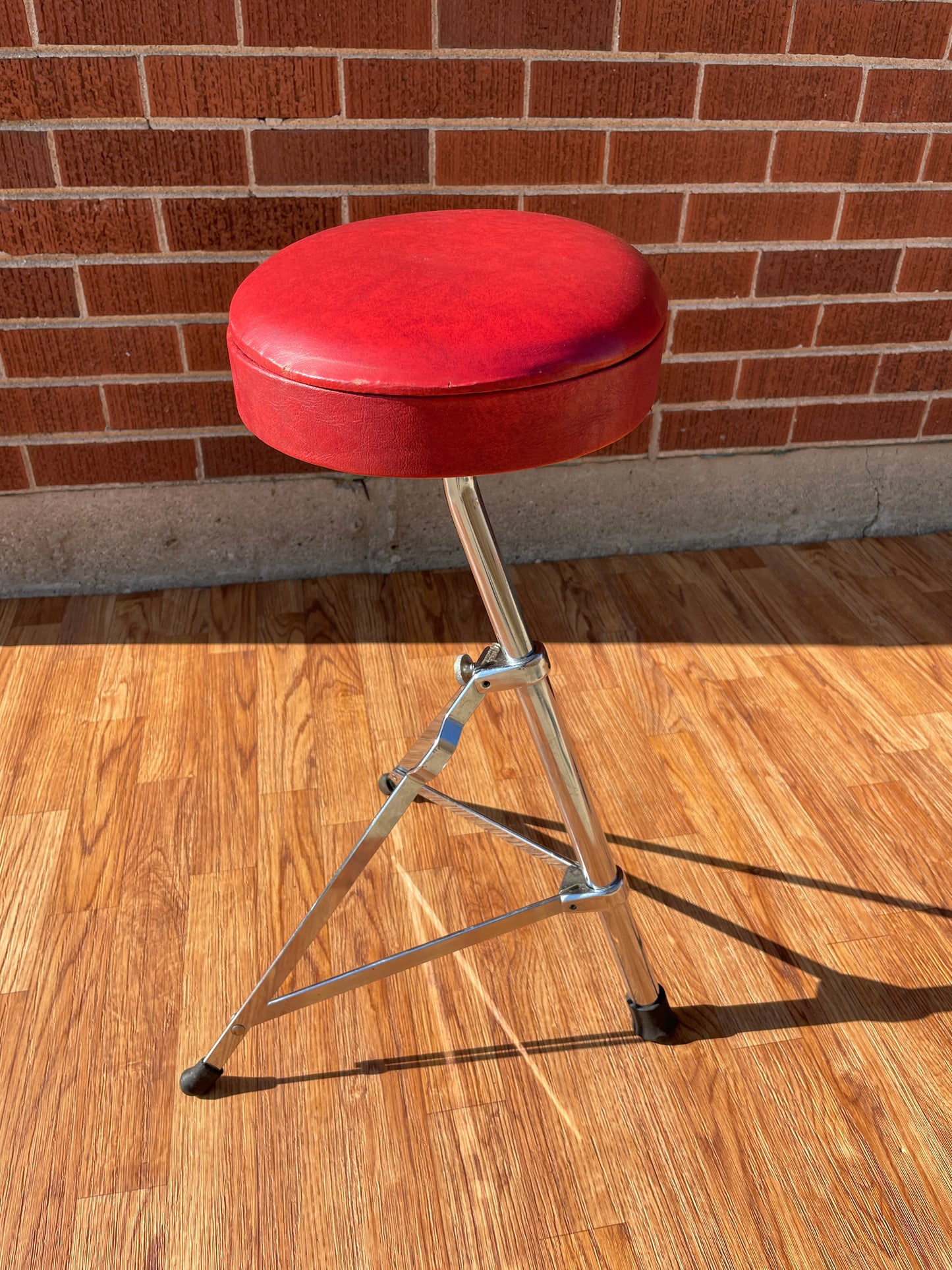 1960s Ludwig No. 1025 Porto-Seat Drum Throne Red