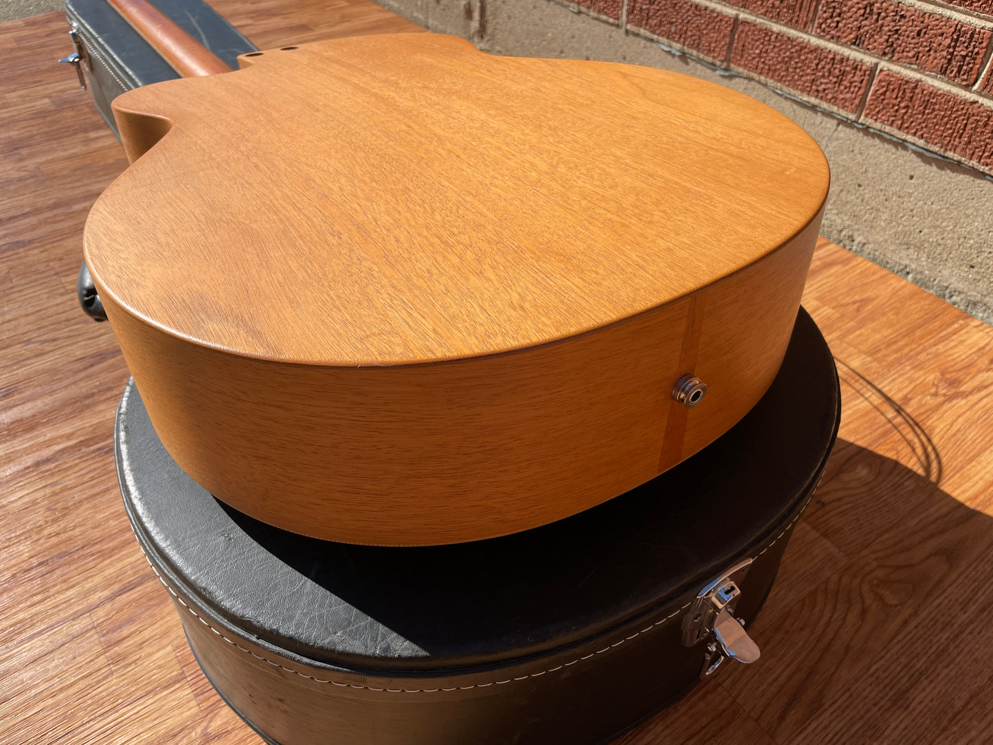 Tacoma Thunderchief 5-String Acoustic Bass Natural CB105C