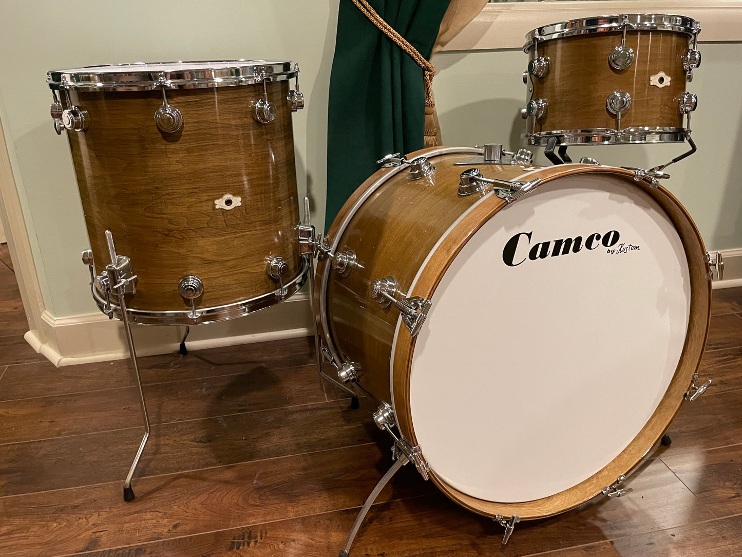 Camco Chanute 22/12/16 Walnut Drum Set