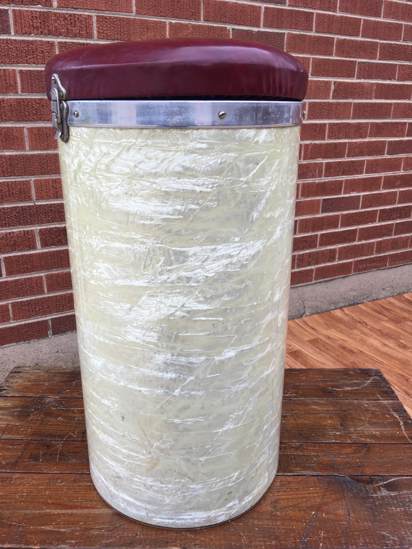 Rare 1950s/1960s Ludwig Canister Throne White Marine Pearl