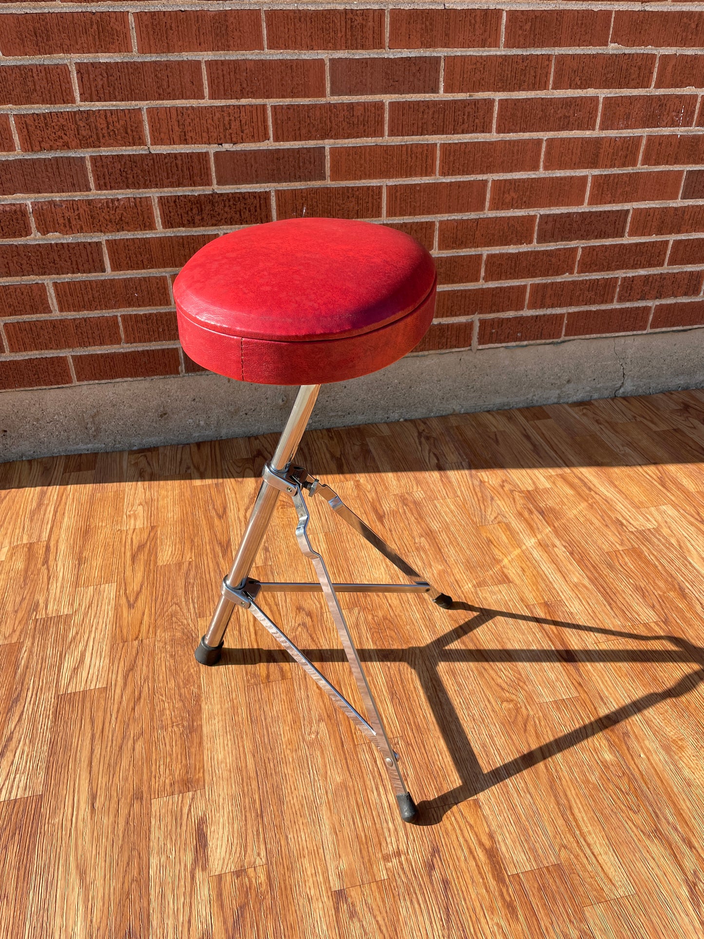 1960s Ludwig No. 1025 Porto-Seat Drum Throne Red