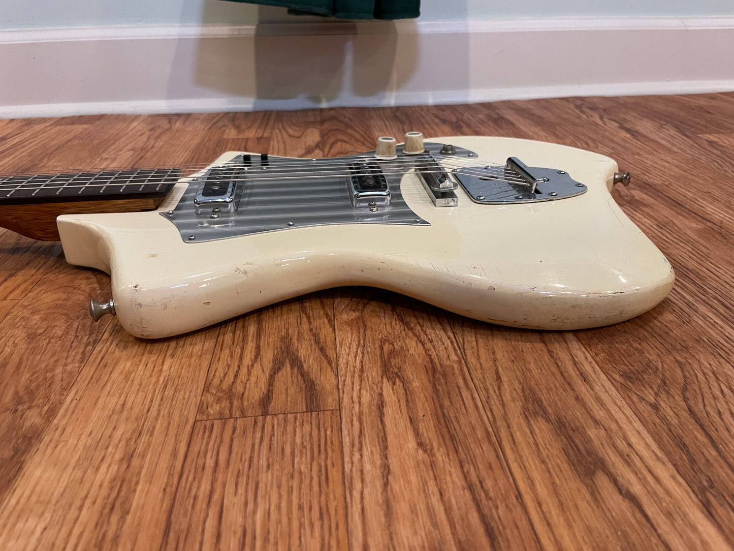 1960s Teisco Del Rey / Kingston 2pu Short Scale Electric Guitar White