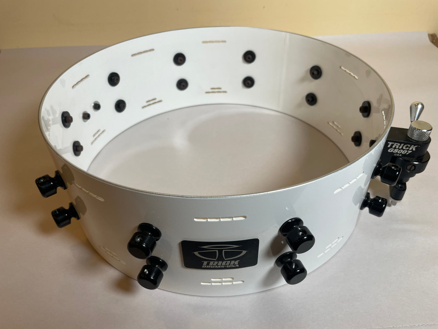 Trick 5x14 RPM Vented Aluminum Snare Drum White & Black w/ GS007 Throw-Off