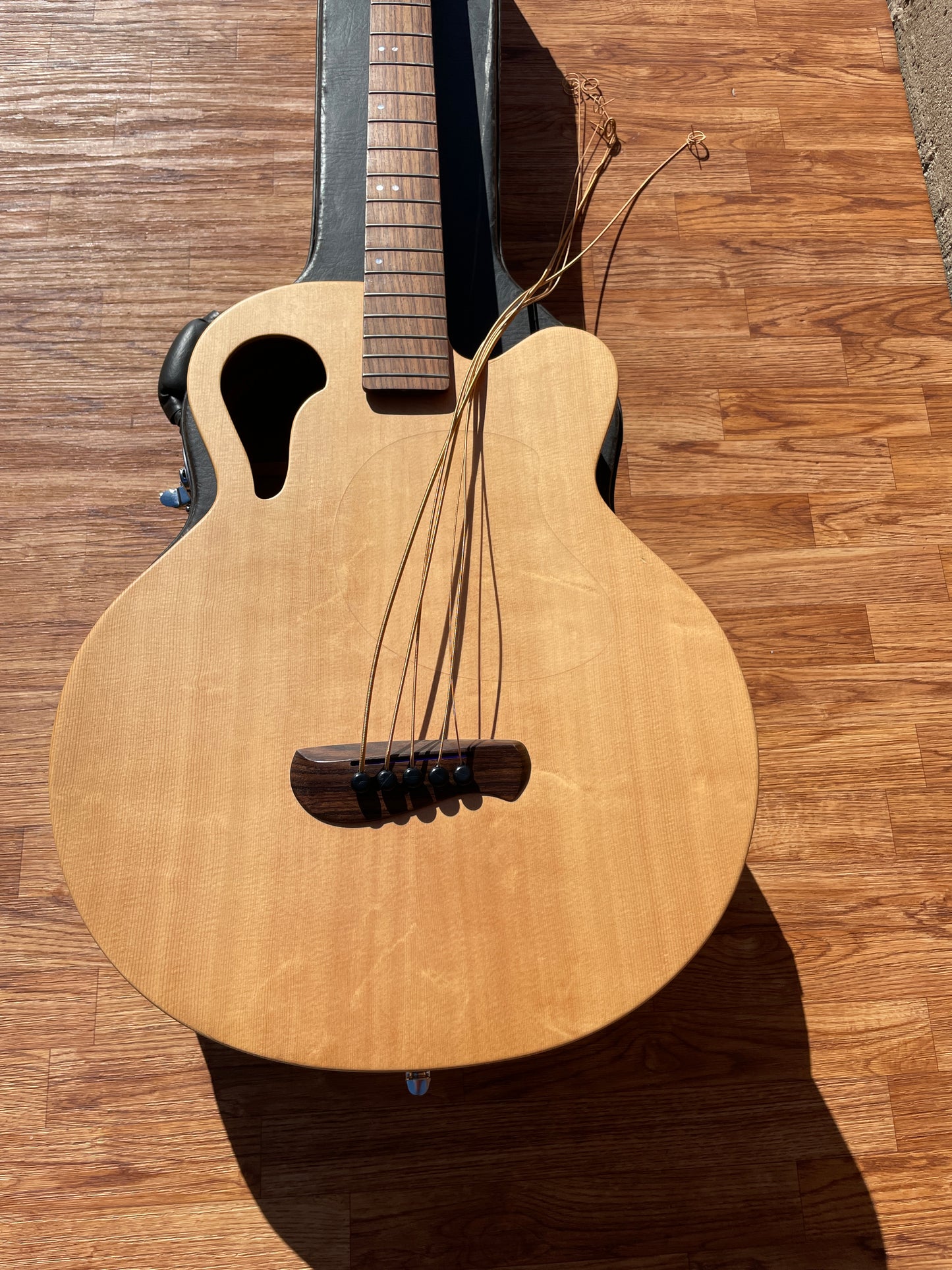 Tacoma Thunderchief 5-String Acoustic Bass Natural CB105C