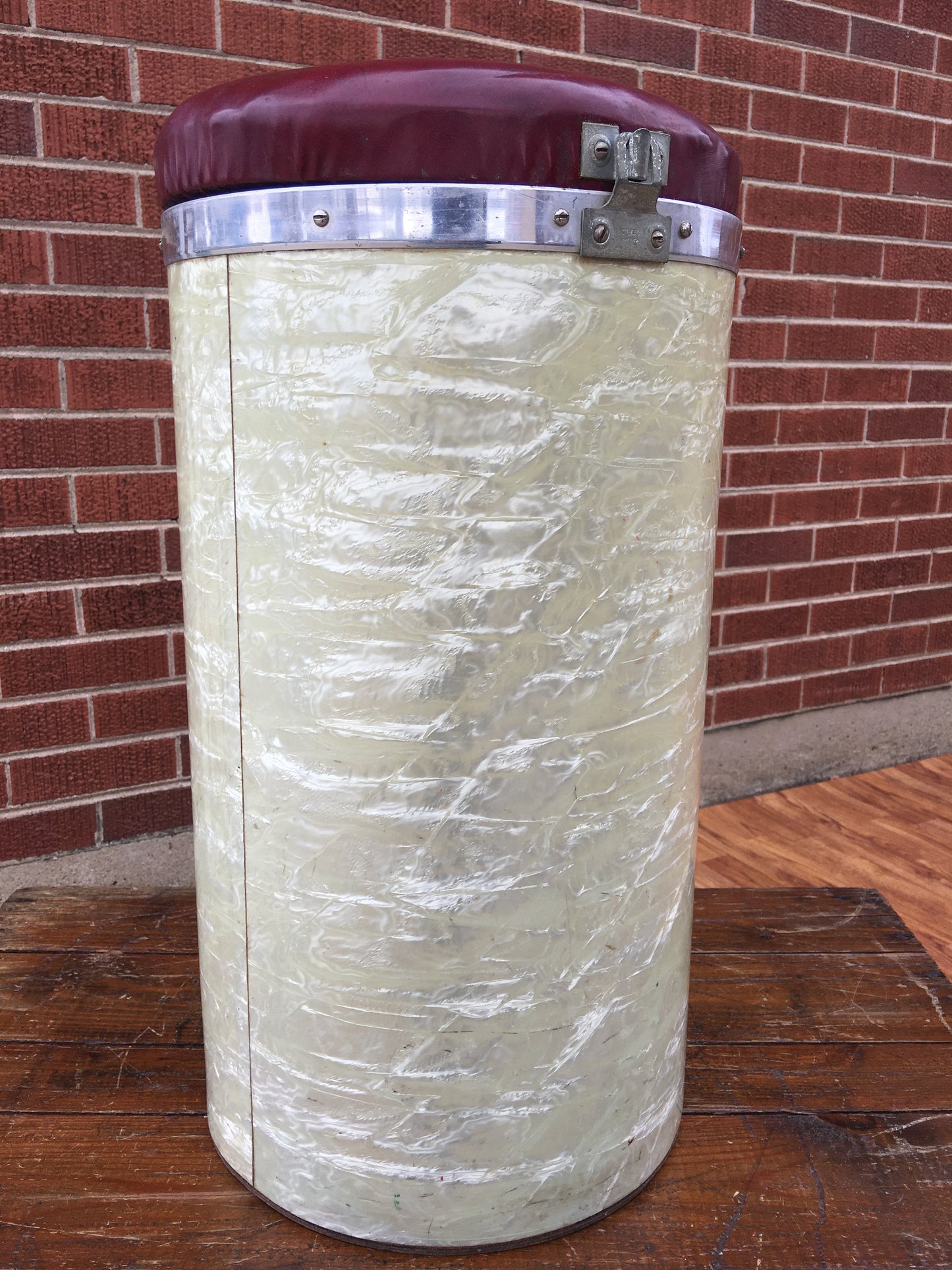 Rare 1950s/1960s Ludwig Canister Throne White Marine Pearl