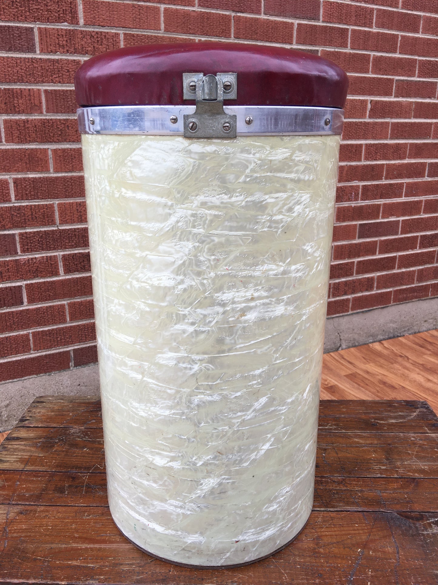 Rare 1950s/1960s Ludwig Canister Throne White Marine Pearl