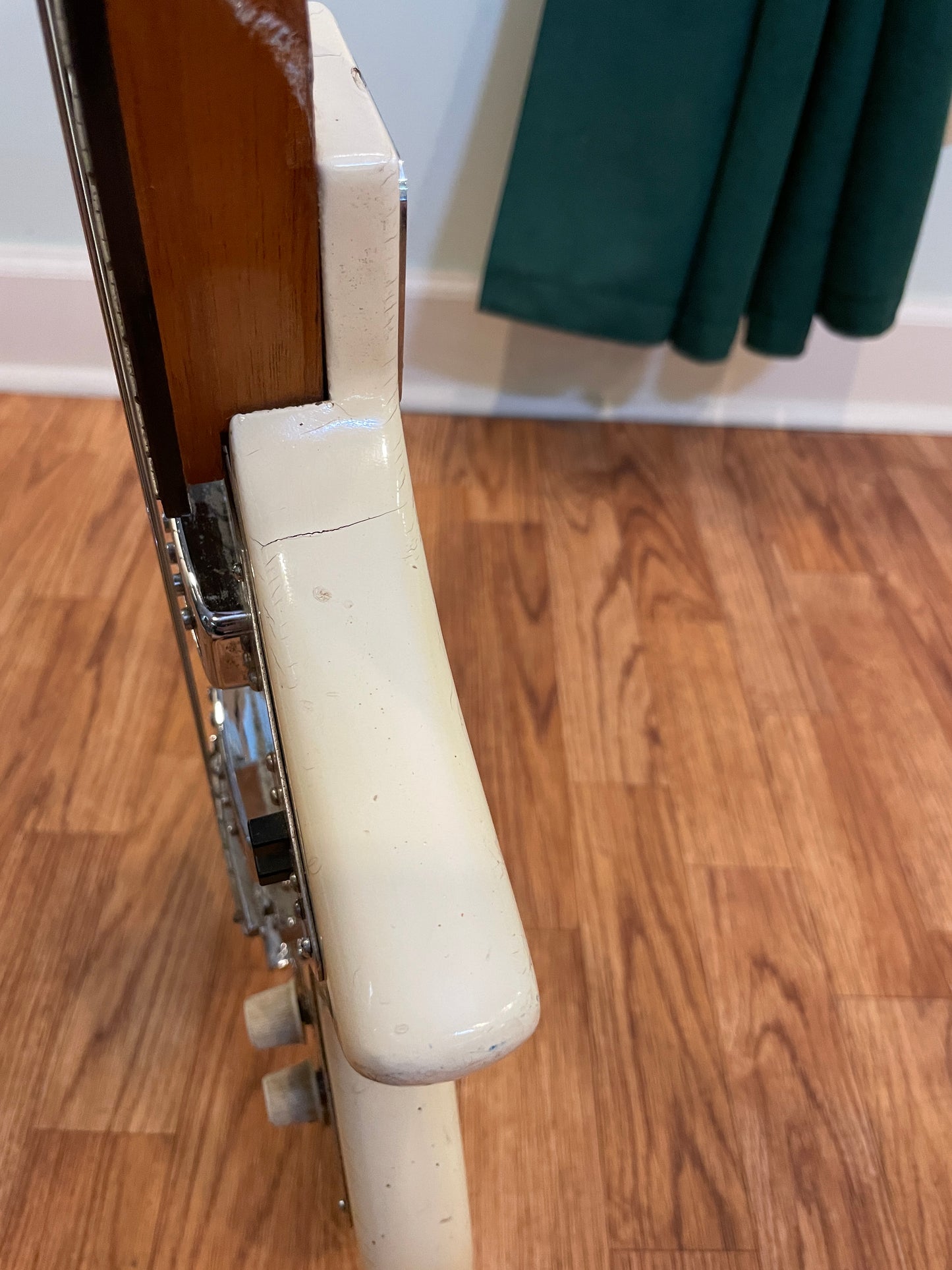 1960s Teisco Del Rey / Kingston 2pu Short Scale Electric Guitar White