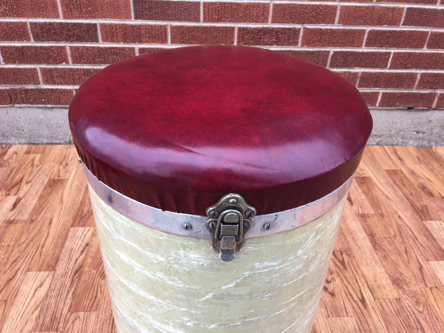 Rare 1950s/1960s Ludwig Canister Throne White Marine Pearl