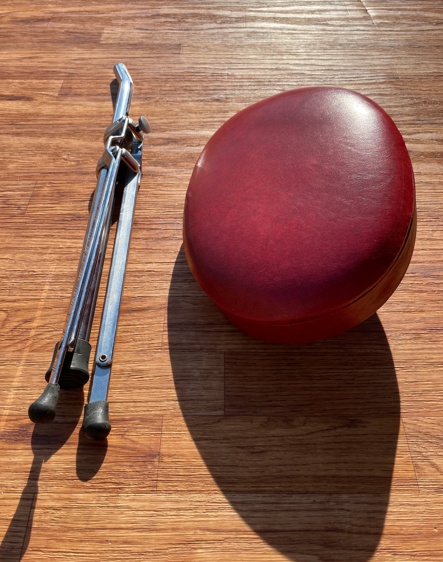 1960s Ludwig No. 1025 Porto-Seat Drum Throne Red