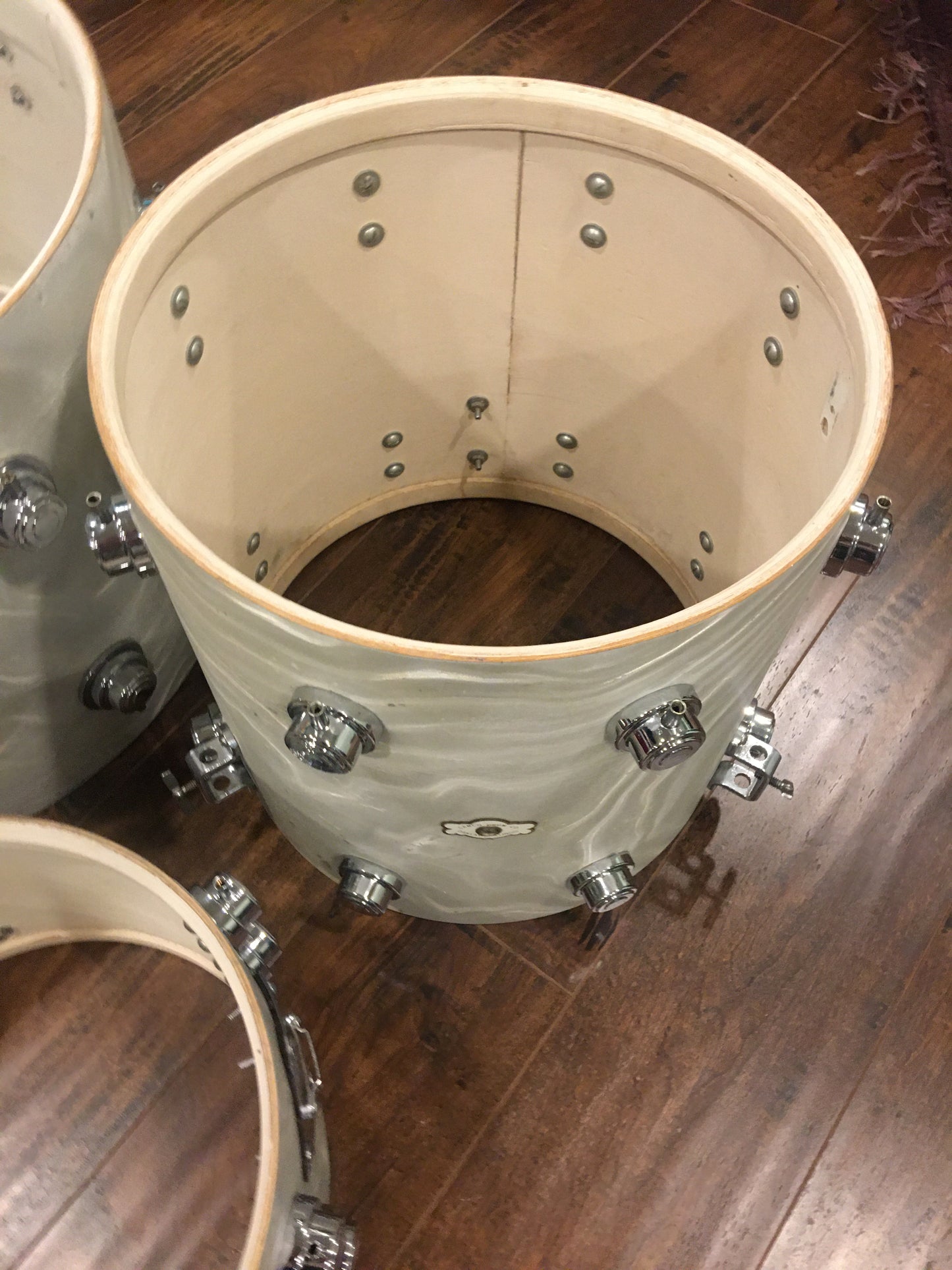 Early 1960s Camco 4 ply Oaklawn Drum Set 20/12/14 White Moire