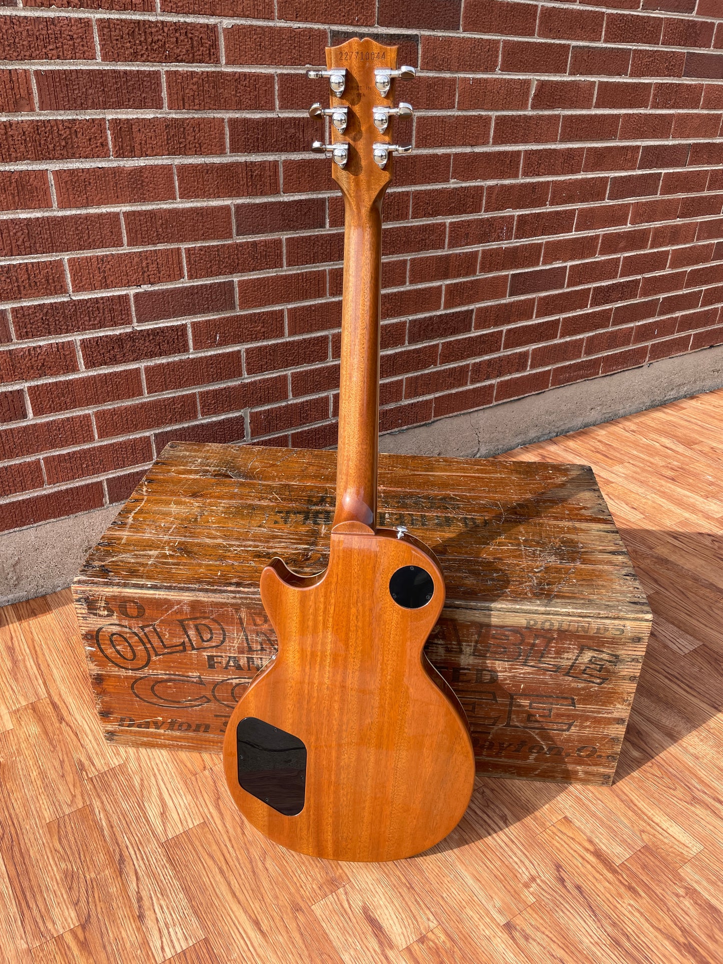 2021 Gibson Les Paul Classic Guitar Honeyburst w/ OHSC