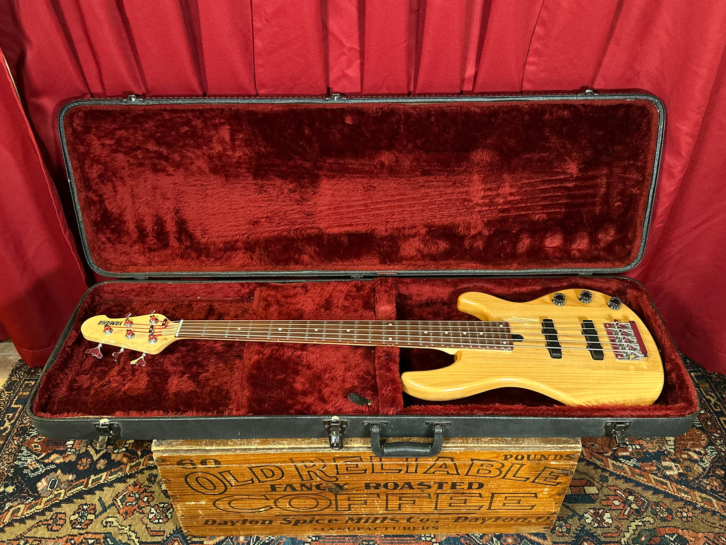 Yamaha BBN5 5-String Bass Guitar Natural w/ Hardshell Case