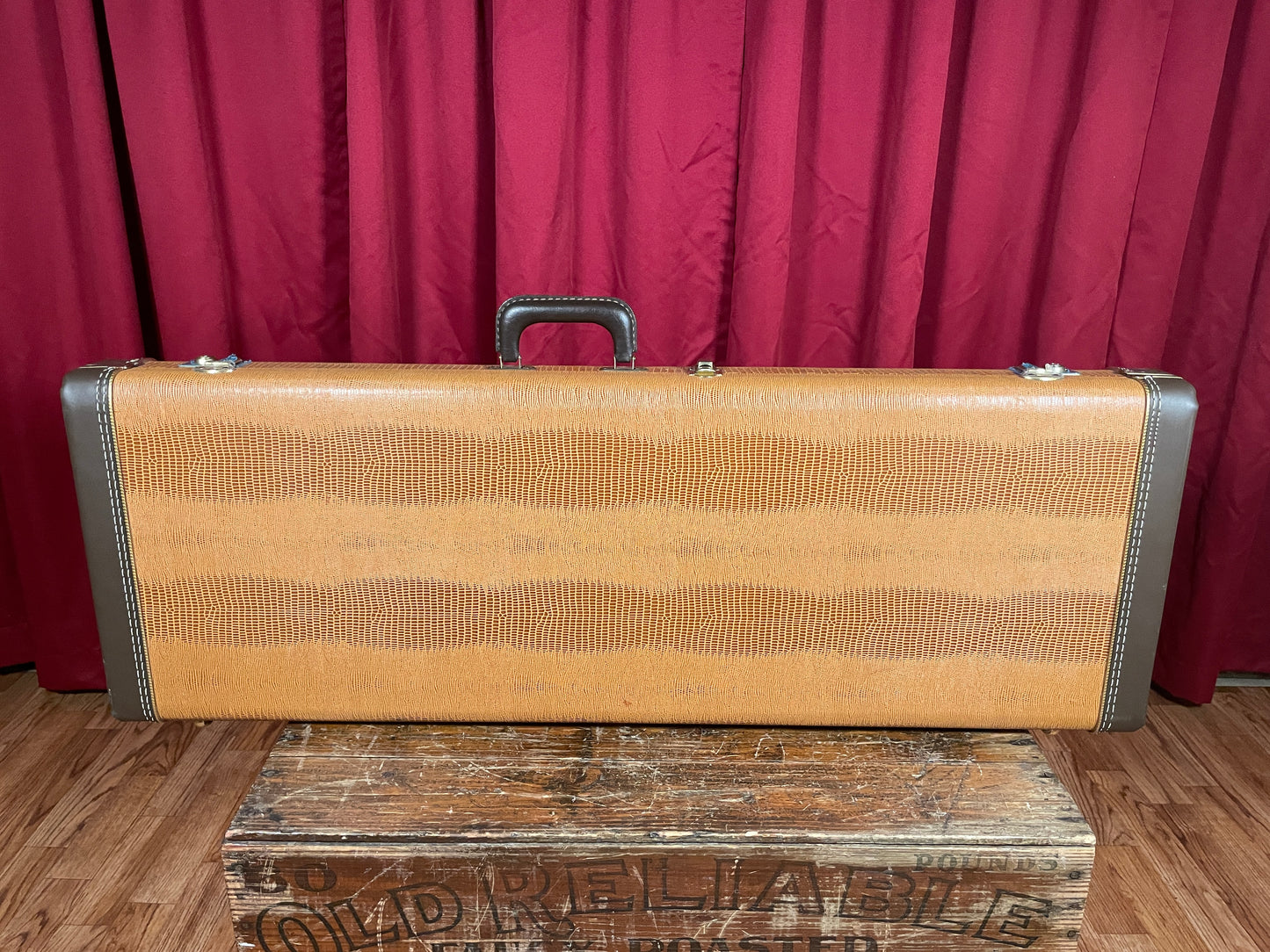 G&G Custom Shop Strat/Tele Hard Shell Guitar Case Light Brown Alligator / Green