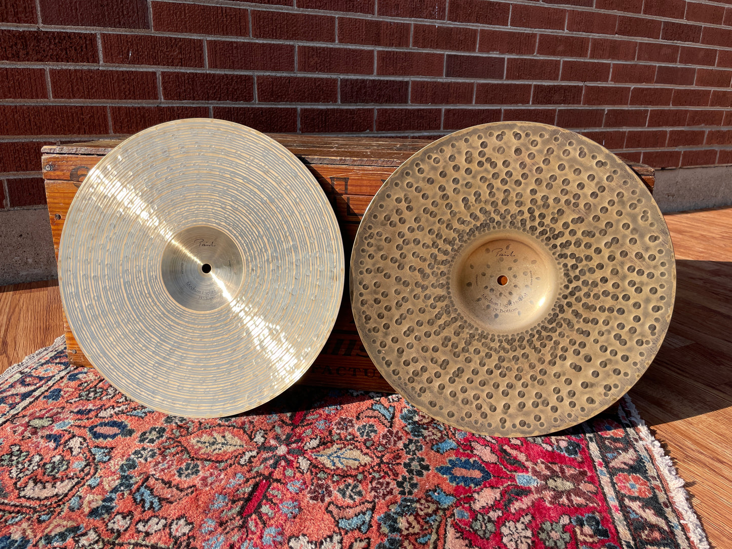 15" Paiste Signature Traditional Medium Light Hi-Hat Cymbal Pair 1084g/1446g