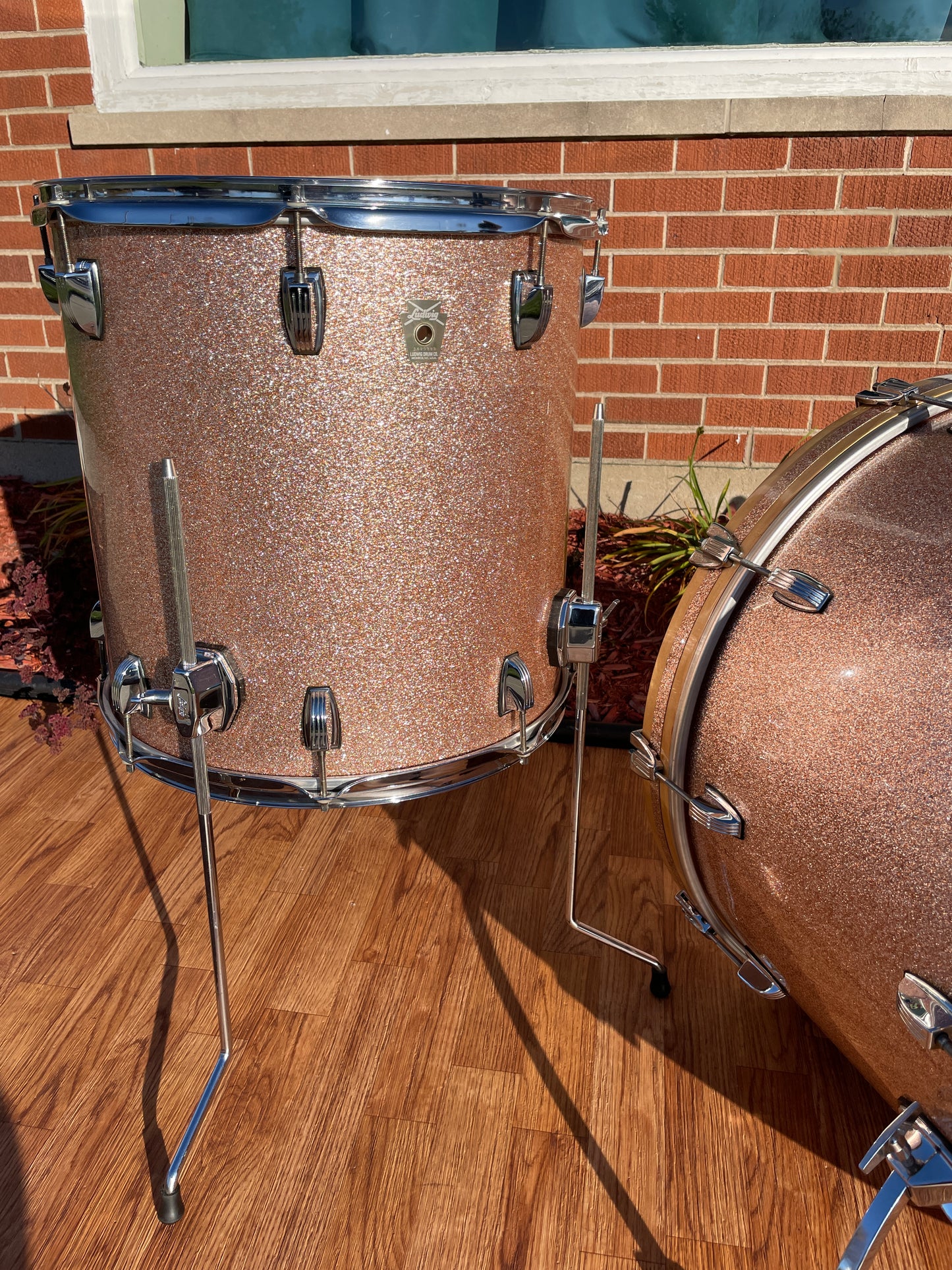 Ludwig Classic Maple Fab Outfit Drum Set Champagne Sparkle 22/13/16