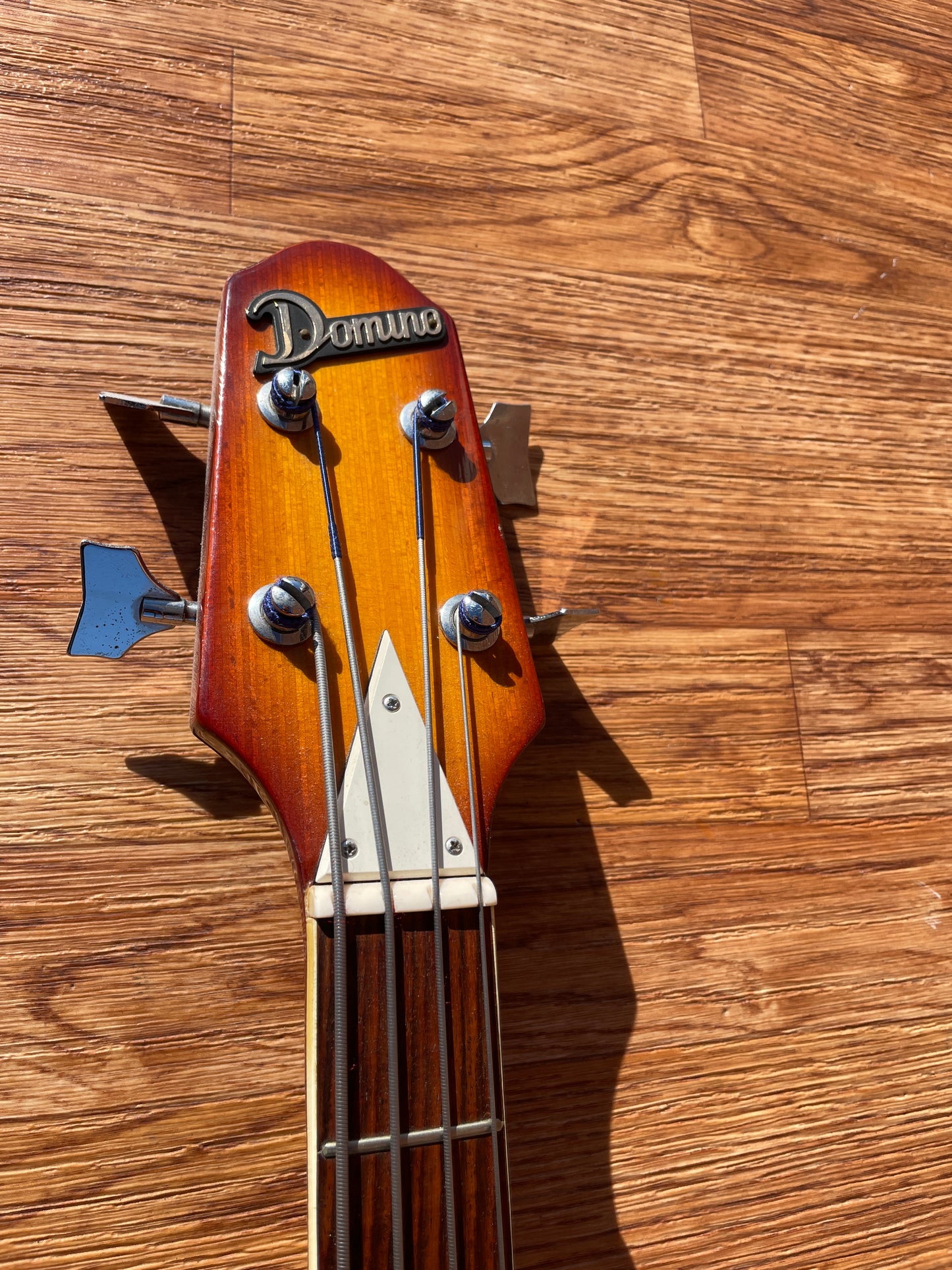 Vintage Domino Violin Beatle Short Scale Bass Sunburst MIJ w/ OHSC