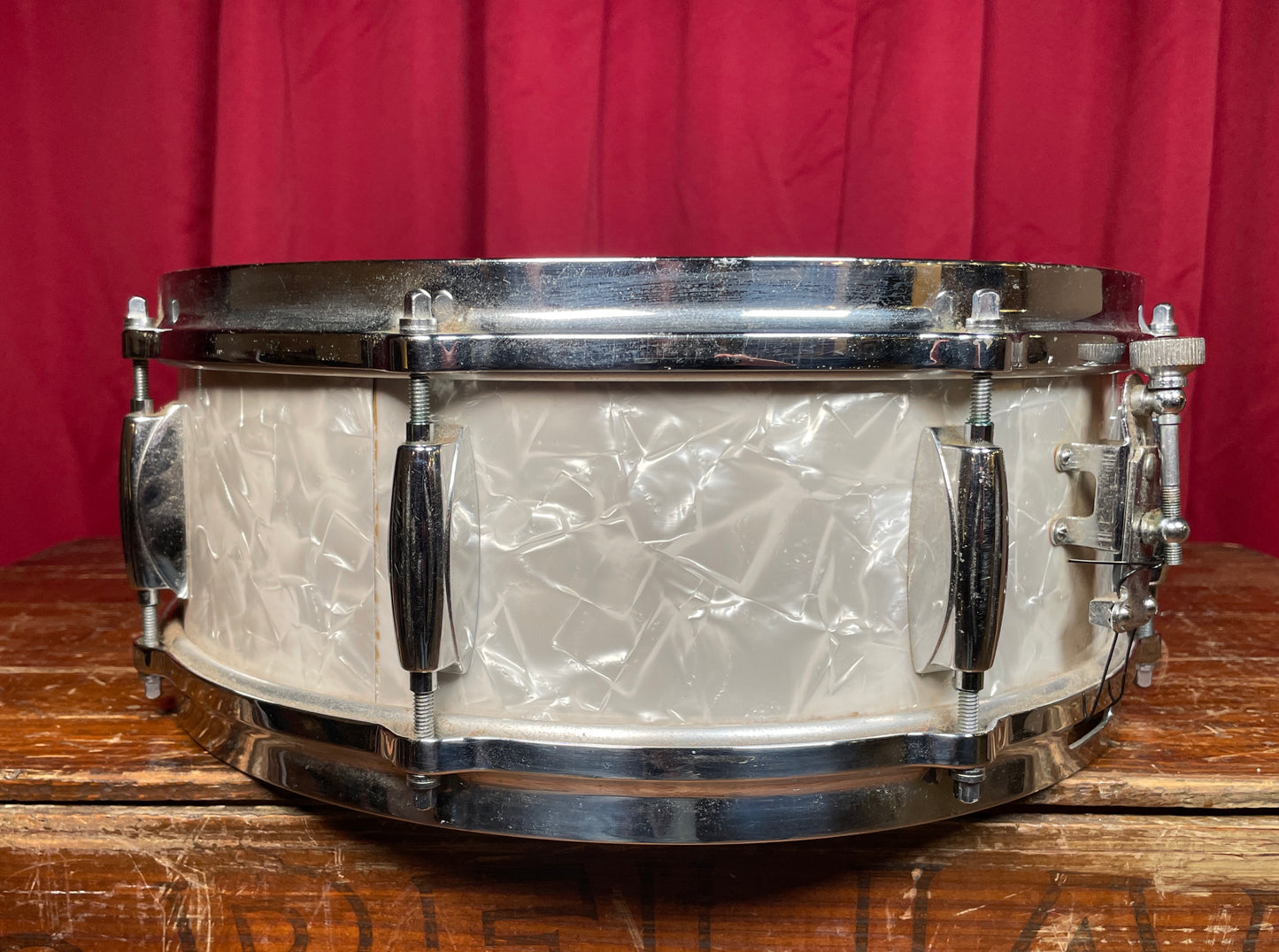 1960s Gretsch No. 4157 5.5x14 Snare Drum White Marine Pearl Round Badge