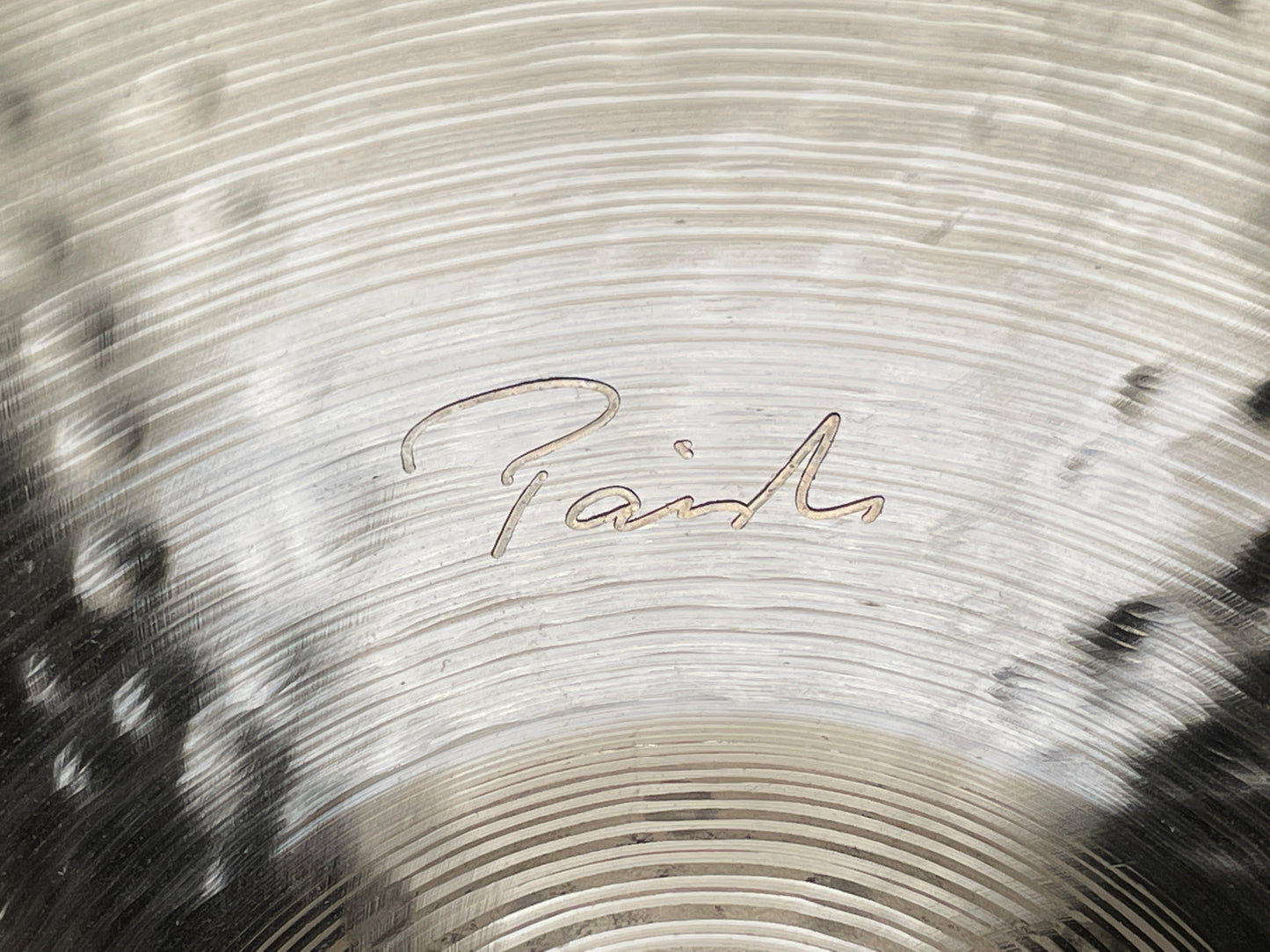 14" Paiste Signature Traditional Medium Light Hi-Hat Cymbal Pair 908g/1202g