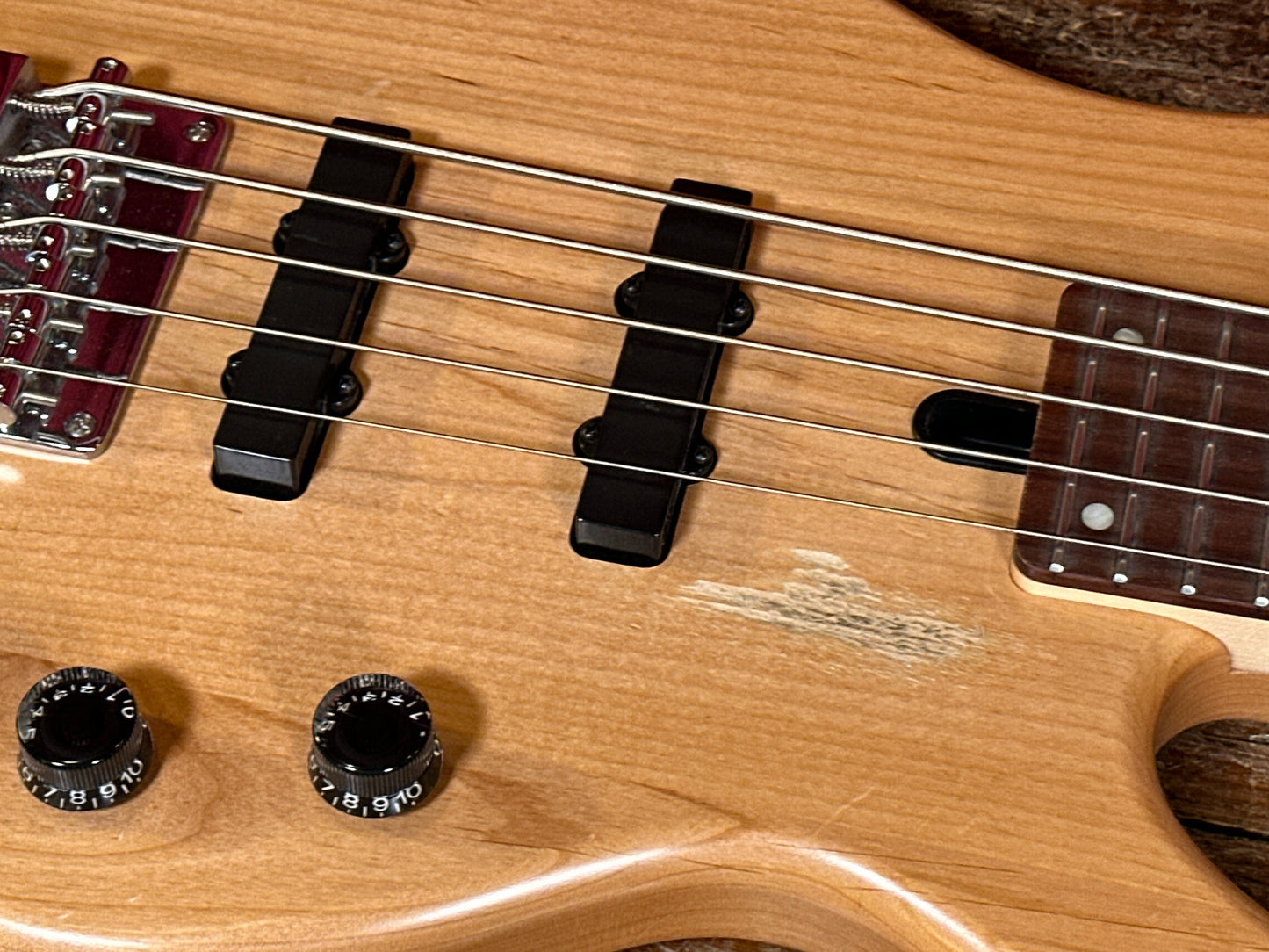 Yamaha BBN5 5-String Bass Guitar Natural w/ Hardshell Case