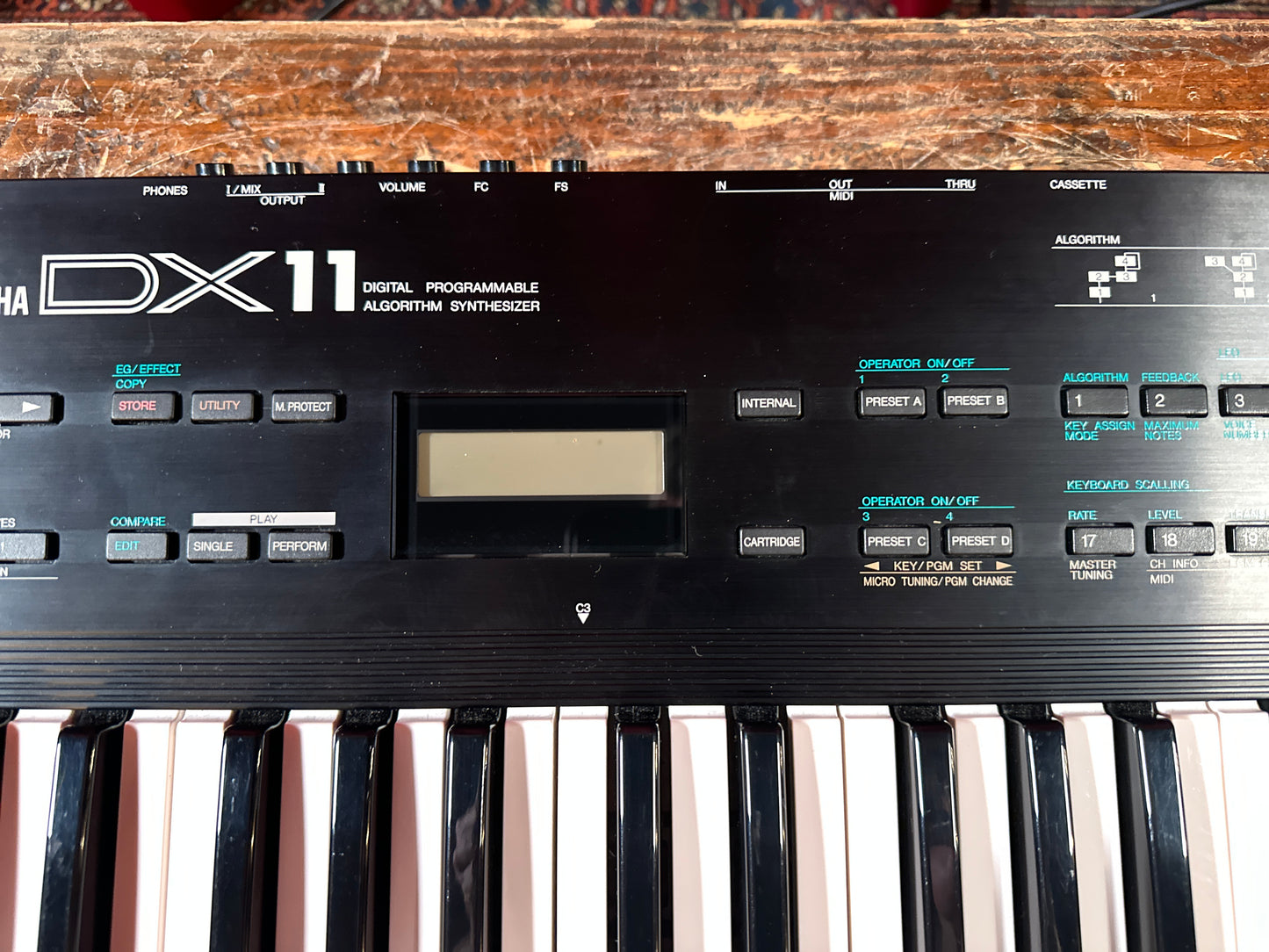Yamaha DX11 Programmable Algorithm Synthesizer w/ Hardshell Case