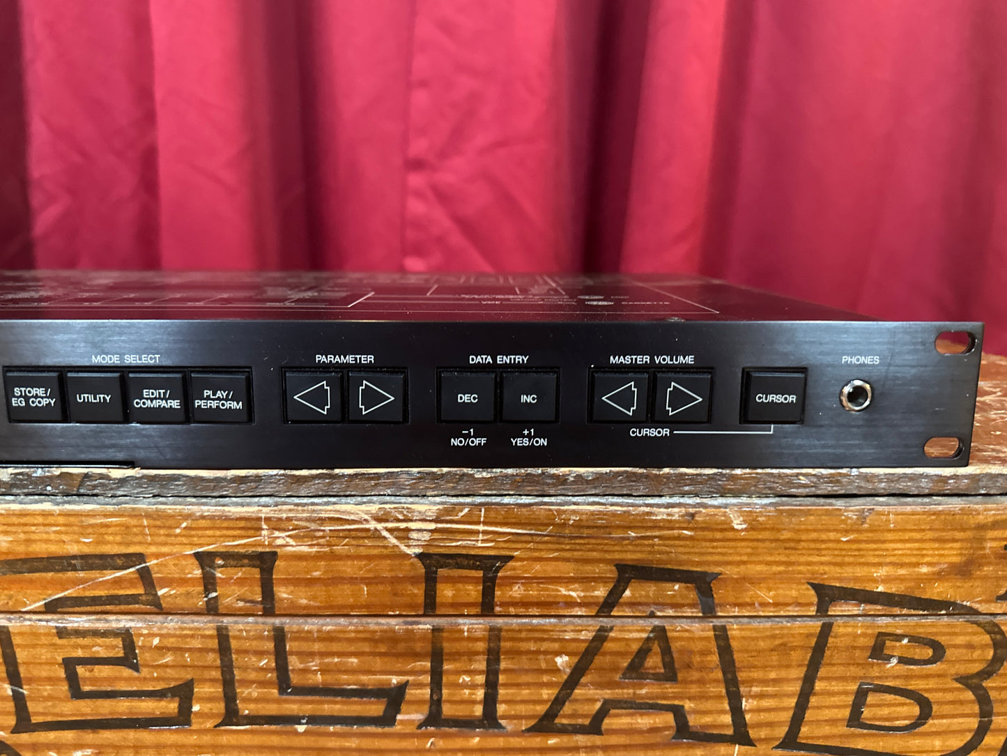 Vintage Yamaha TX81Z Digital FM Rackmount Synthesizer