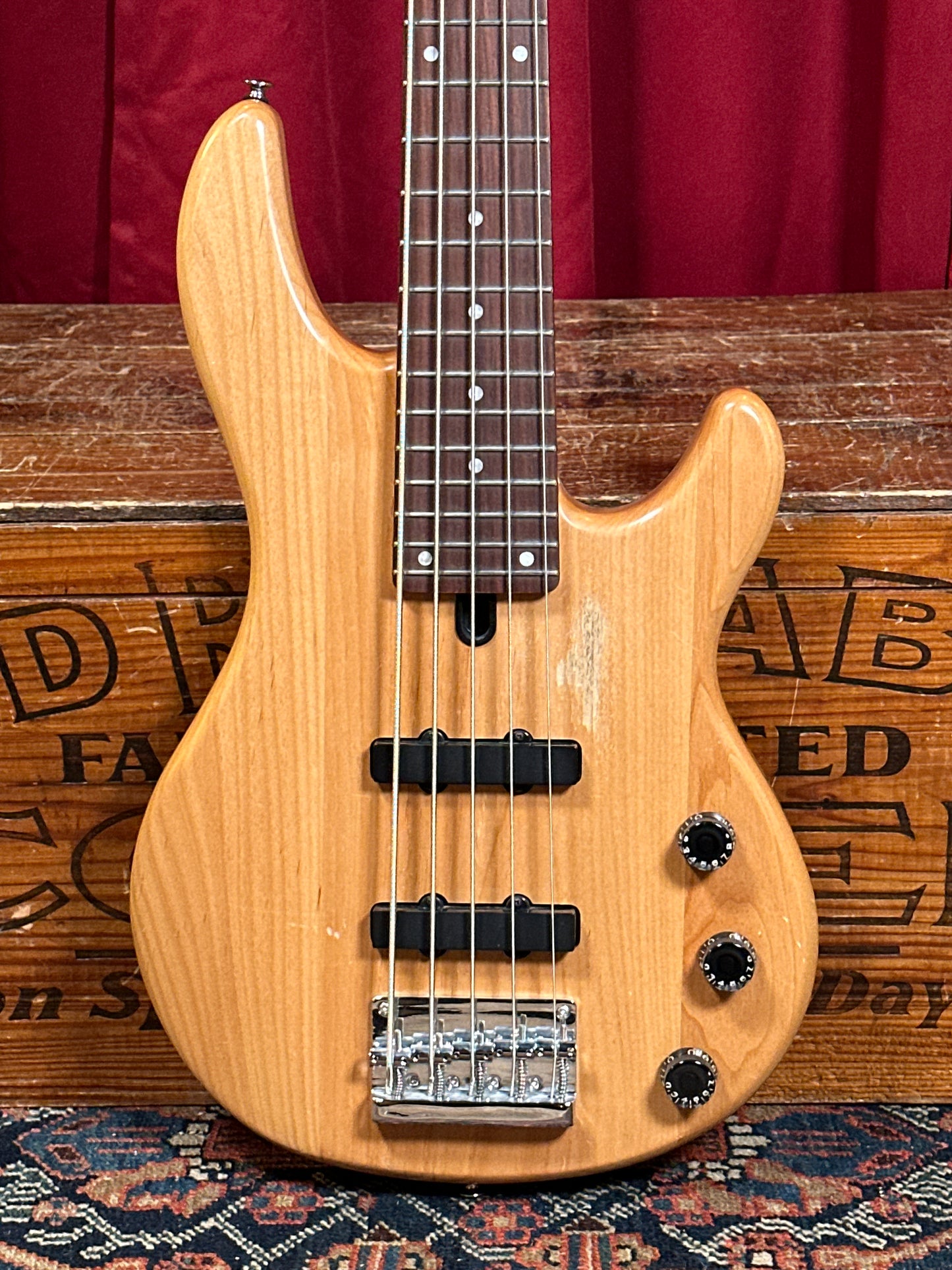 Yamaha BBN5 5-String Bass Guitar Natural w/ Hardshell Case
