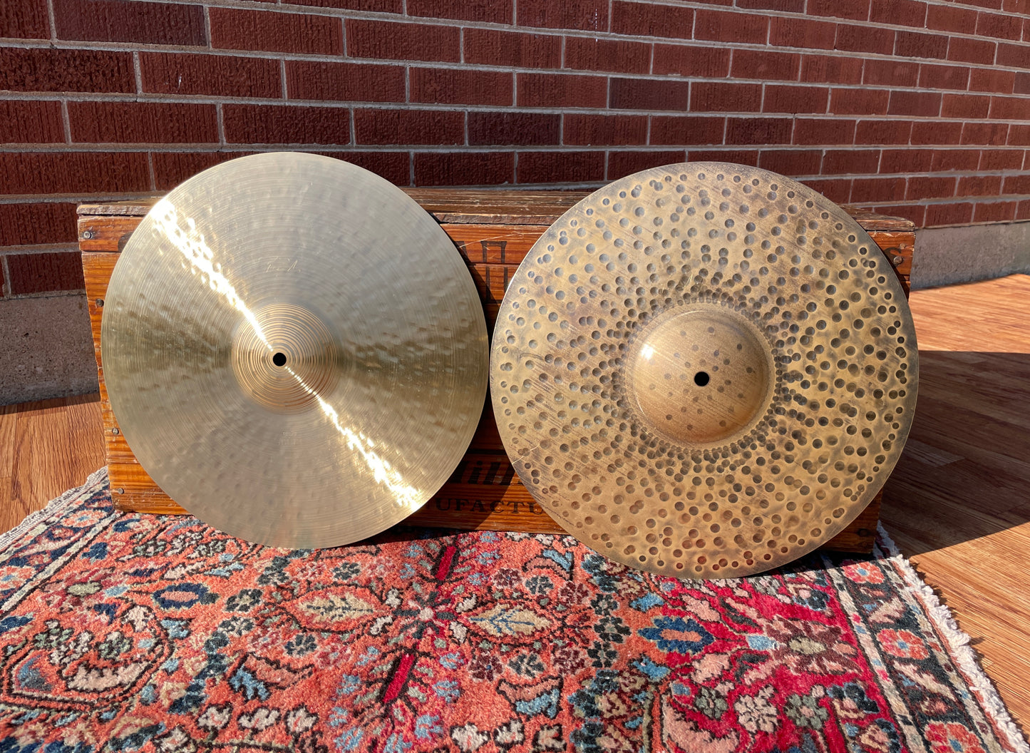 15" Paiste Signature Traditional Medium Light Hi-Hat Cymbal Pair 1084g/1446g