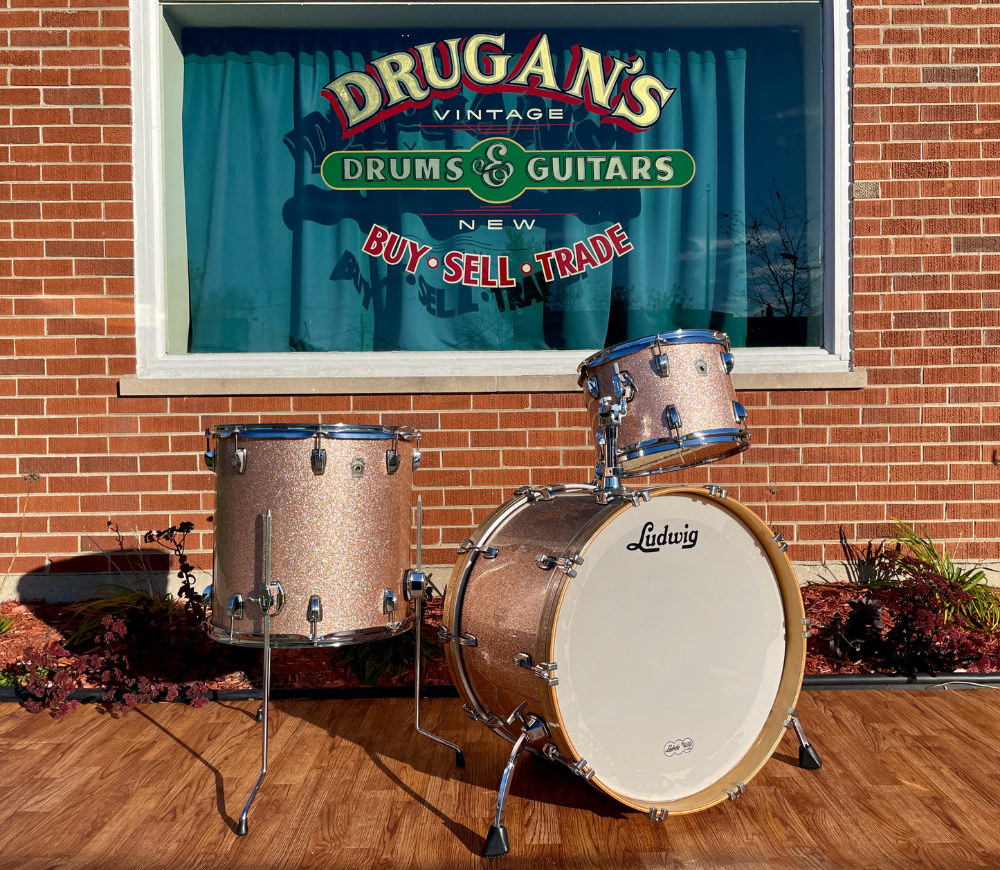 Ludwig Classic Maple Fab Outfit Drum Set Champagne Sparkle 22/13/16