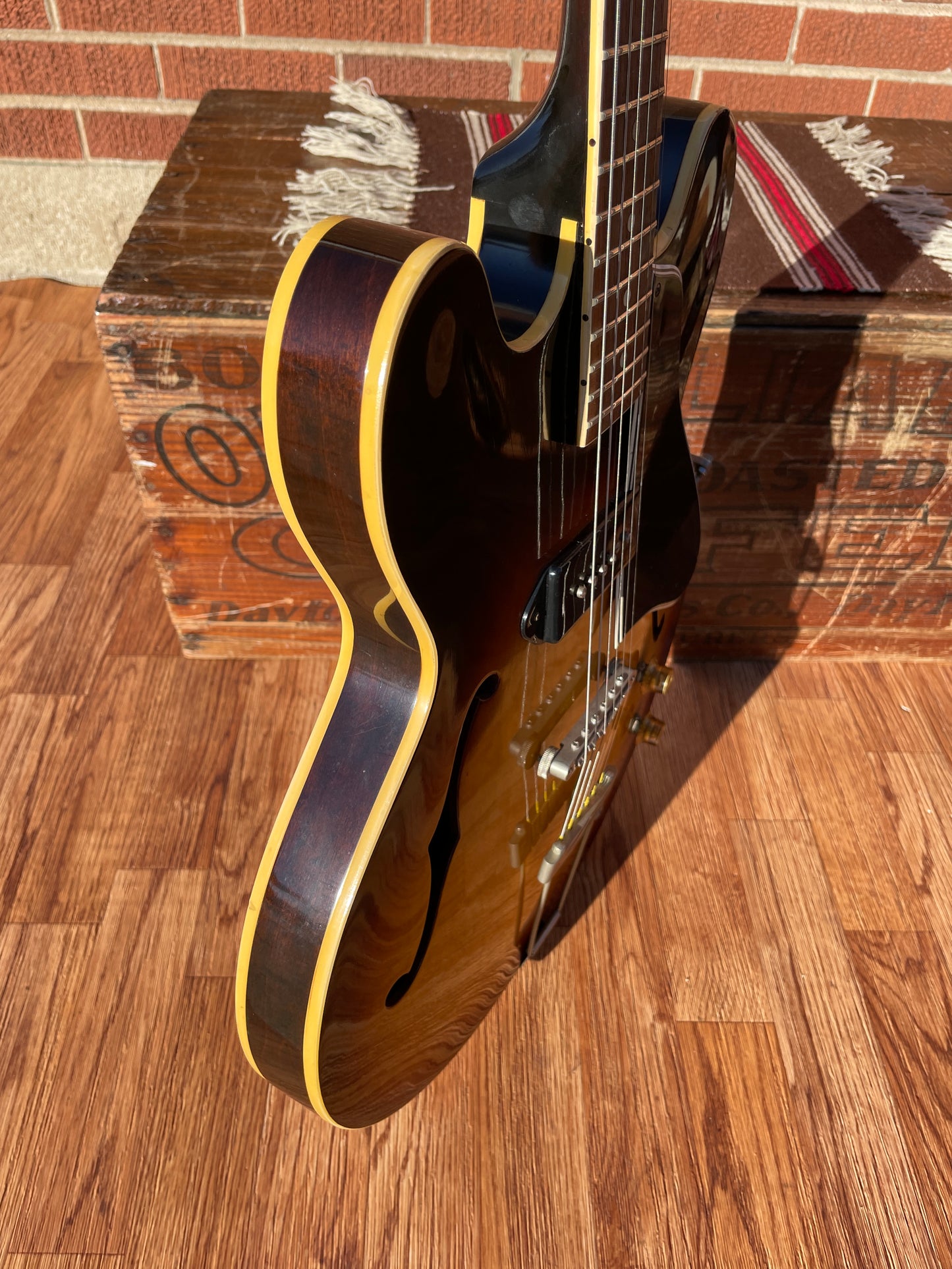1962 Gibson ES-330T Hollowbody Electric Guitar Sunburst ES330